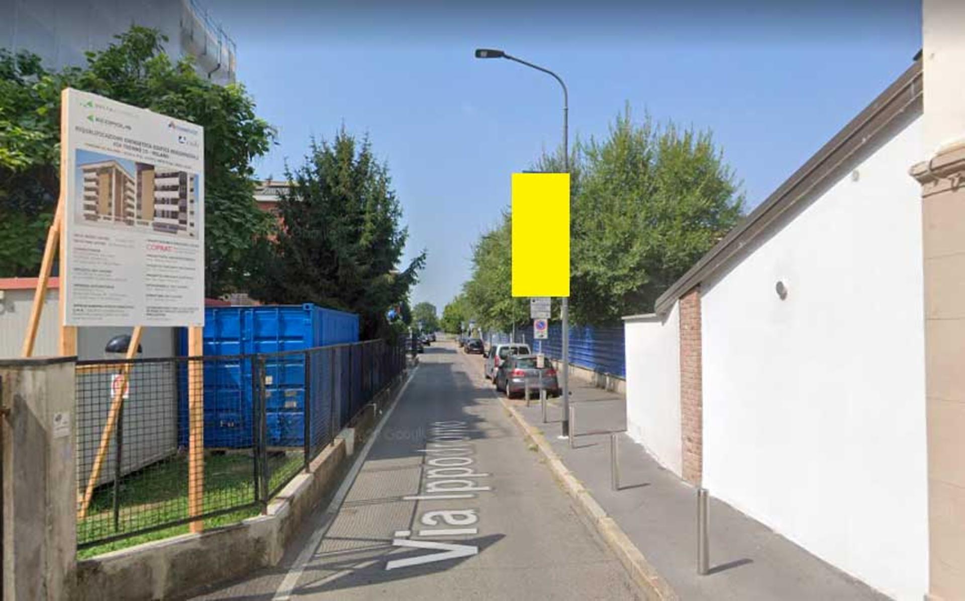 Impianto VERTICAL BANNER a Milano, in zona Antica Trattoria Lampugnano