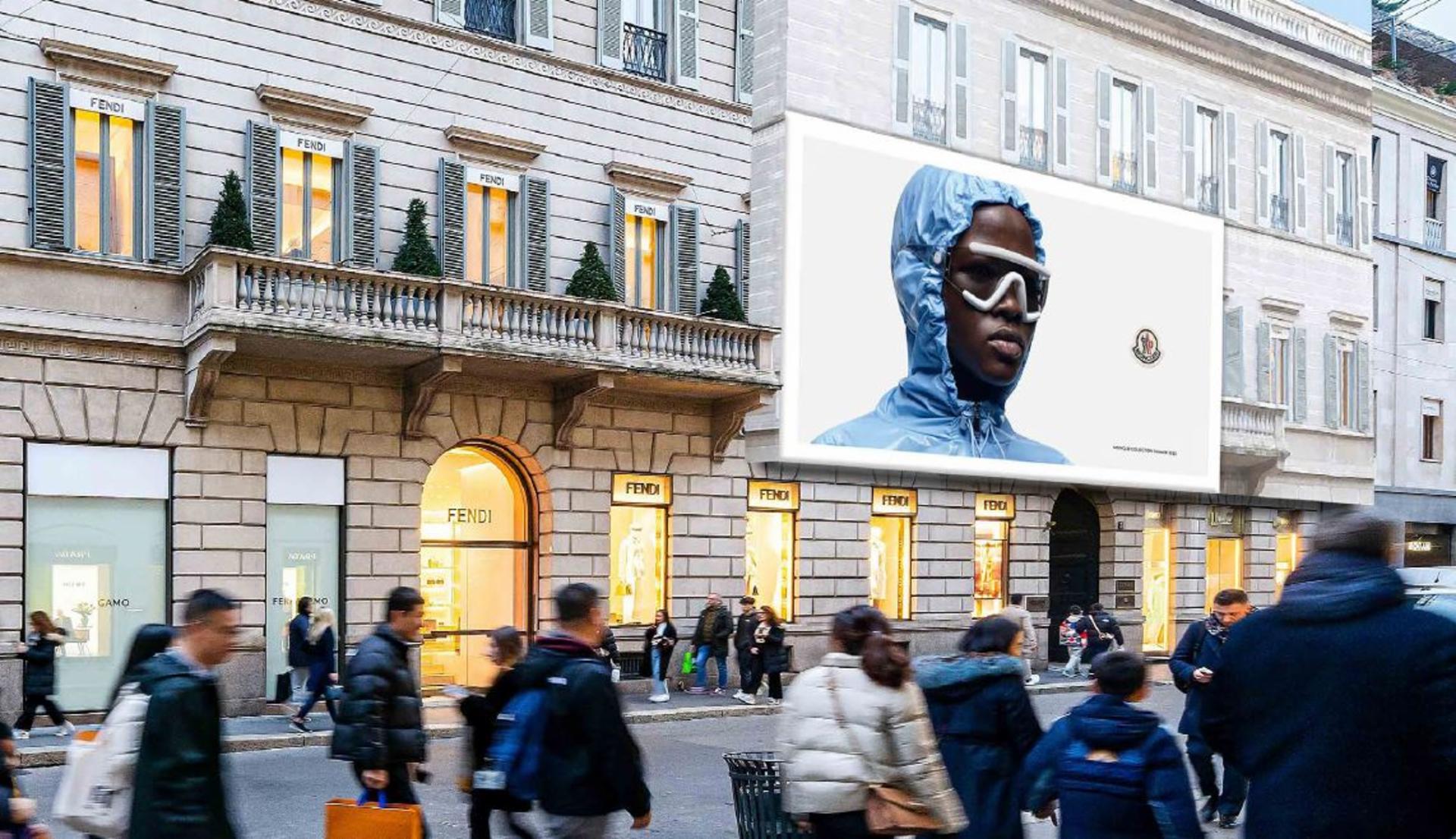 Impianto MAXI AFFISSIONE a Milano, in zona Palazzo Morando - Costume Moda Immagine