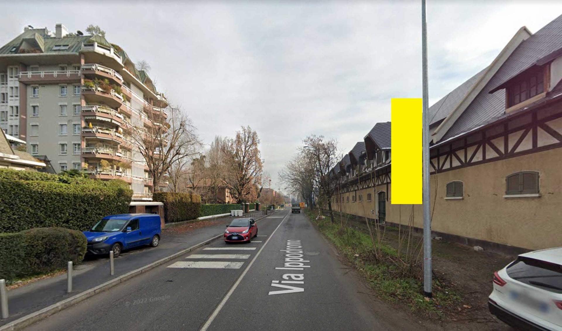 Impianto VERTICAL BANNER a Milano, in zona Cotica