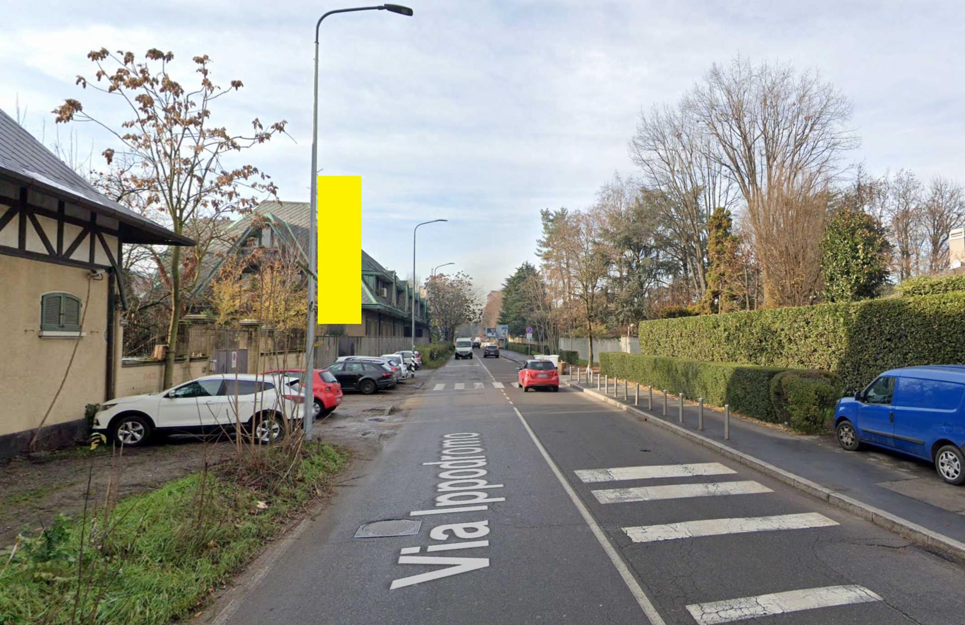 Impianto VERTICAL BANNER a Milano, in zona Cotica