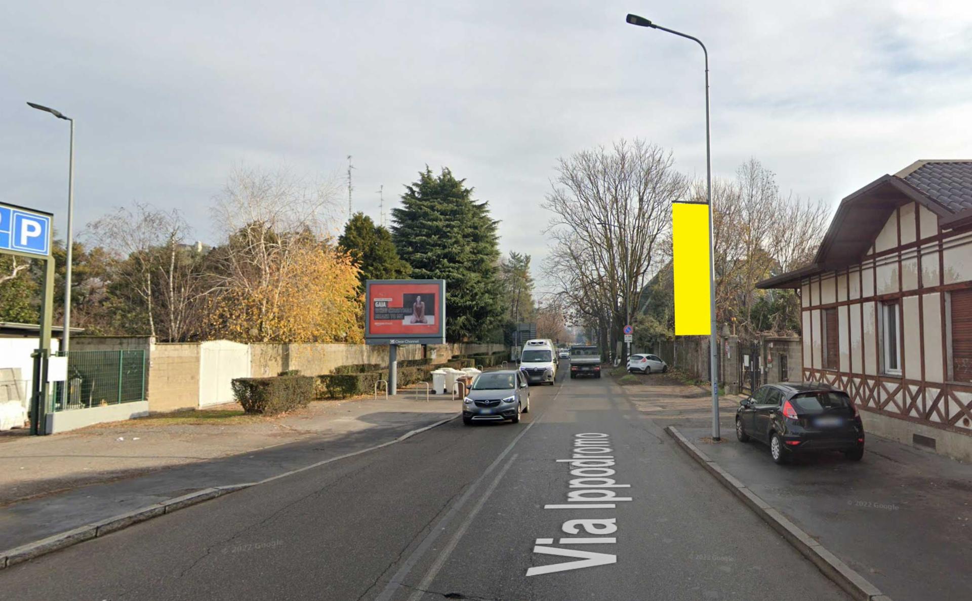 Impianto VERTICAL BANNER a Milano, in zona Giardino Facchetti-Maldini