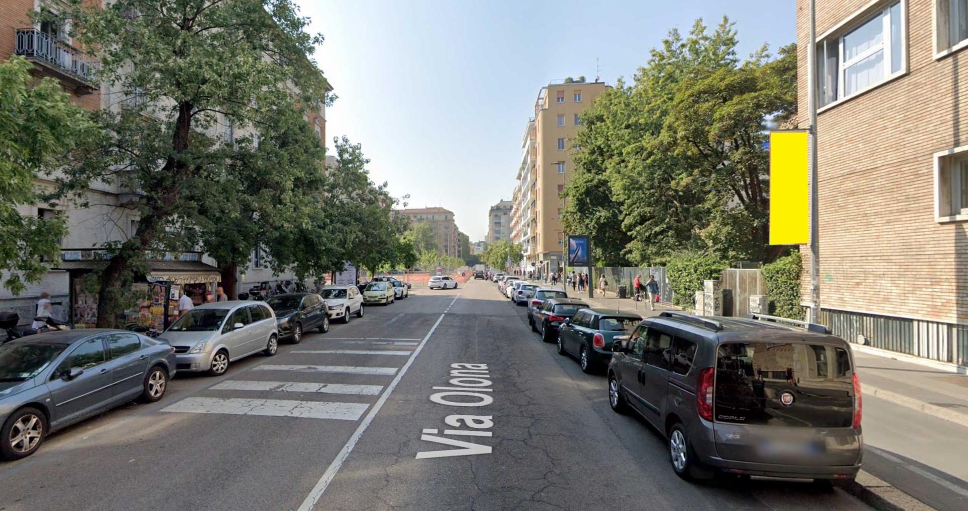 Impianto VERTICAL BANNER a Milano, in zona Sottomarino Enrico Toti