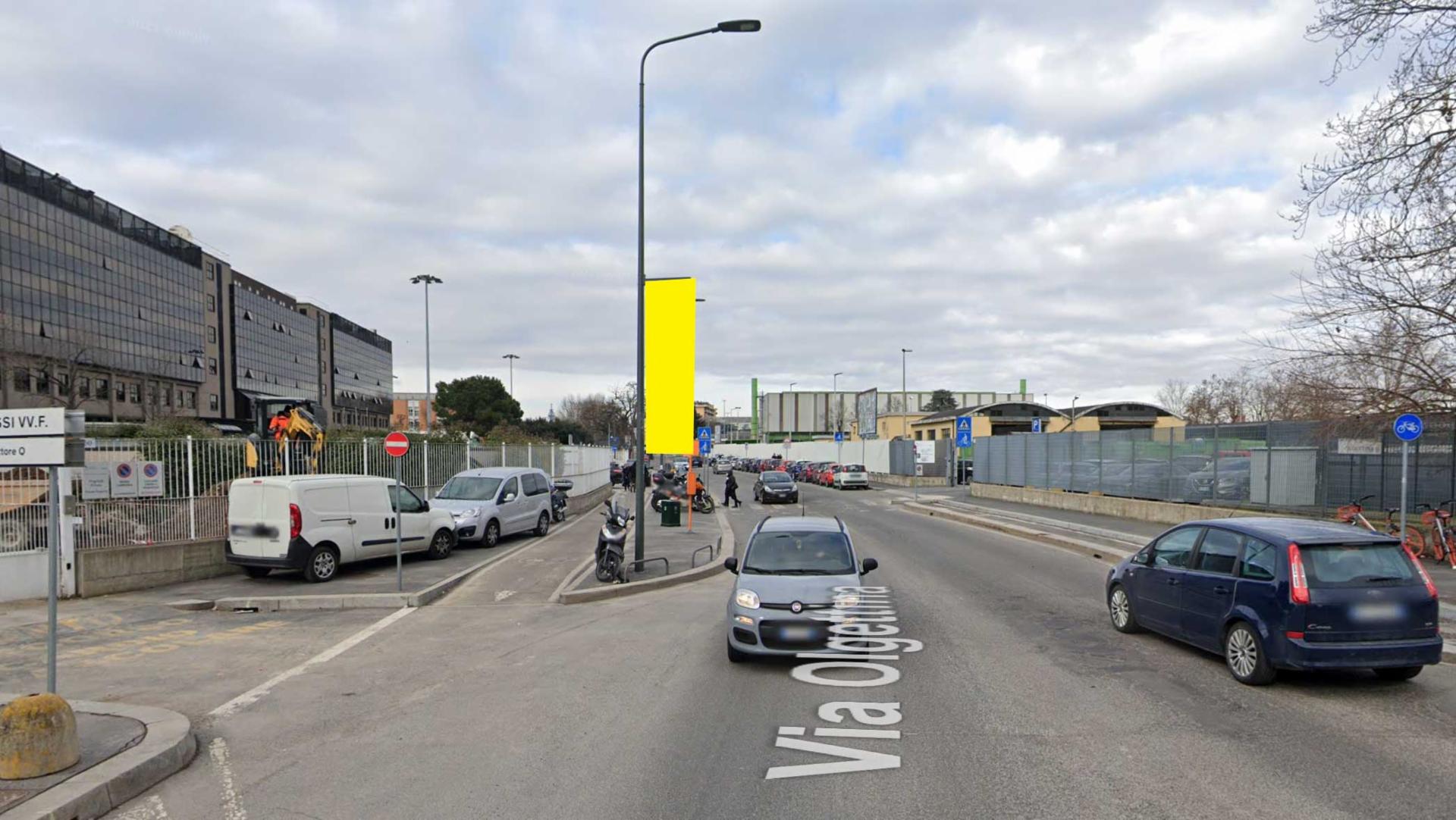Impianto VERTICAL BANNER a Milano, in zona Il Viaggiator Goloso