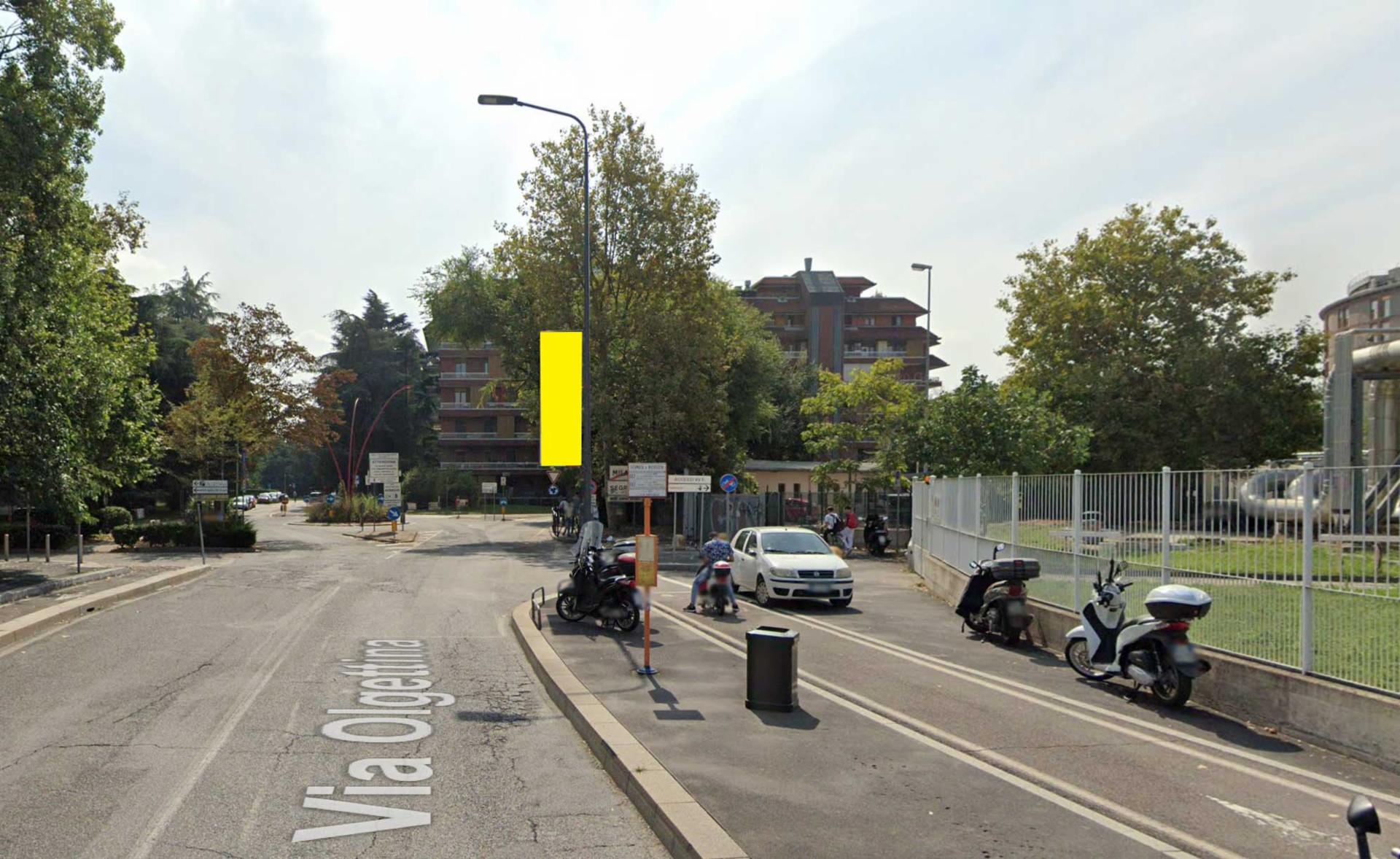 Impianto VERTICAL BANNER a Milano, in zona Il Viaggiator Goloso