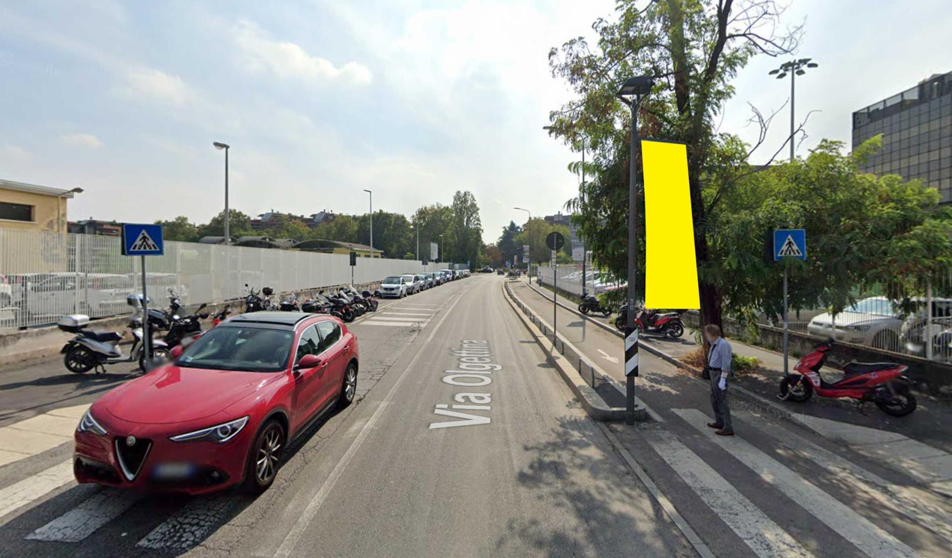 Impianto VERTICAL BANNER a Milano, in zona Mondadori
