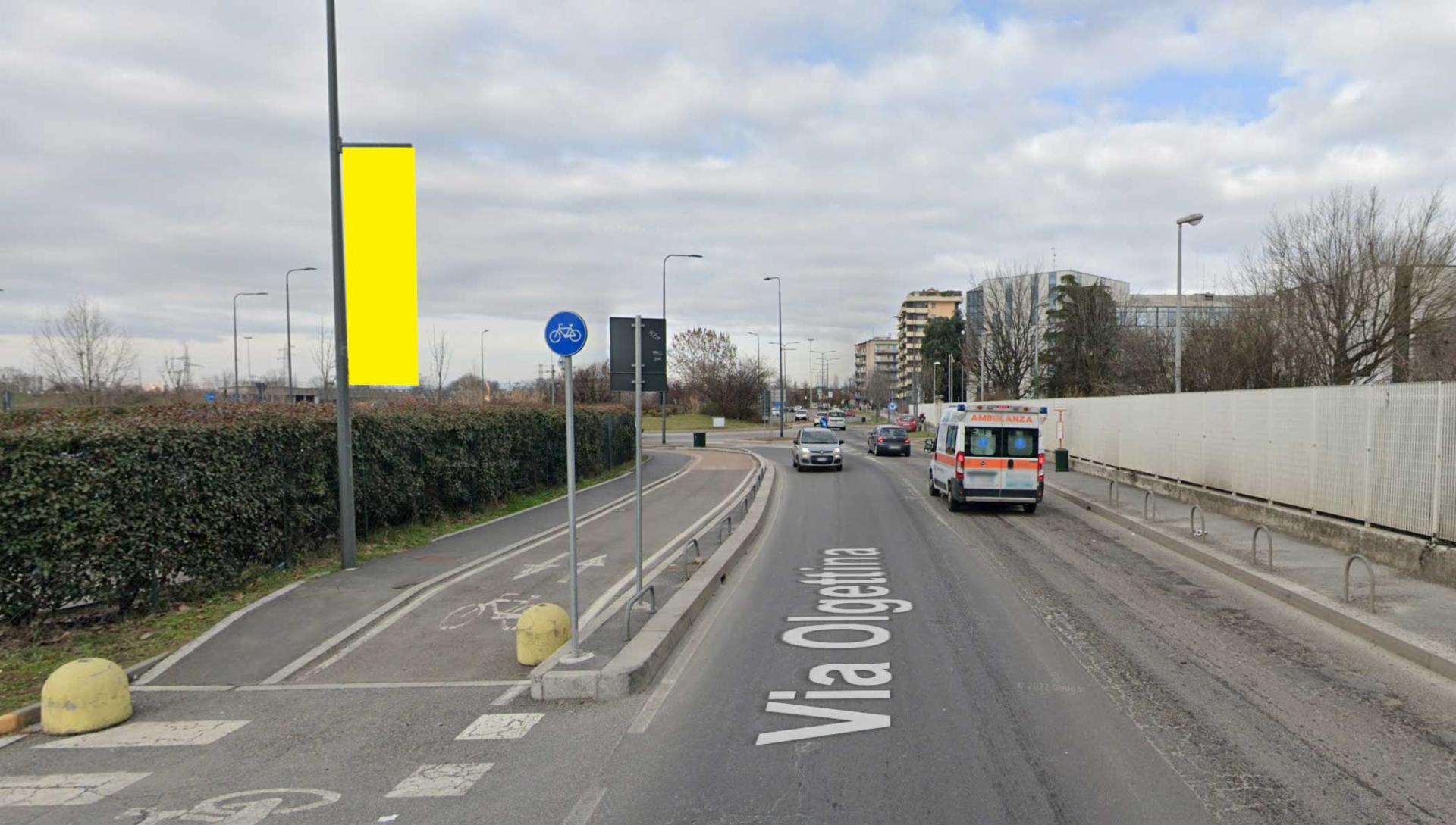 Impianto VERTICAL BANNER a Milano, in zona Mondadori