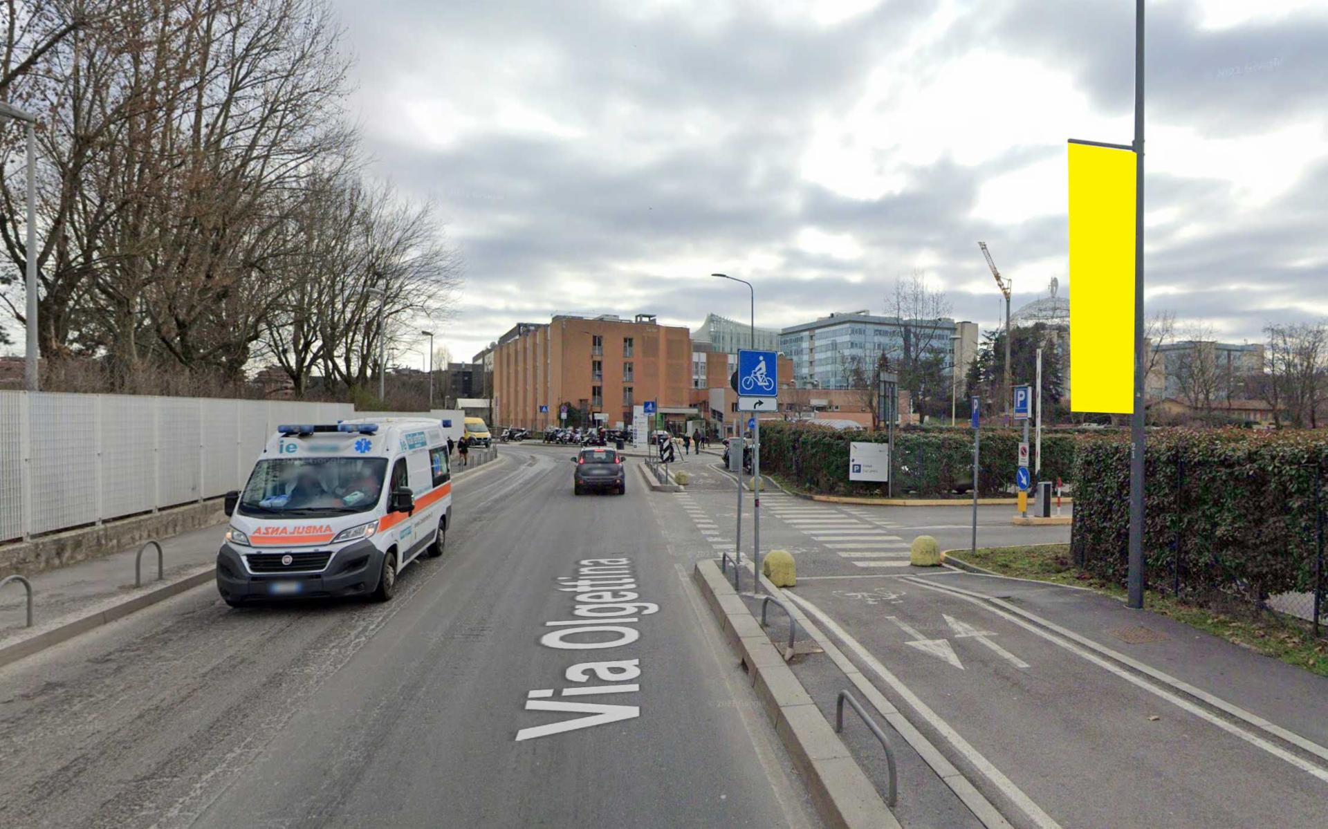 Impianto VERTICAL BANNER a Milano, in zona Mondadori