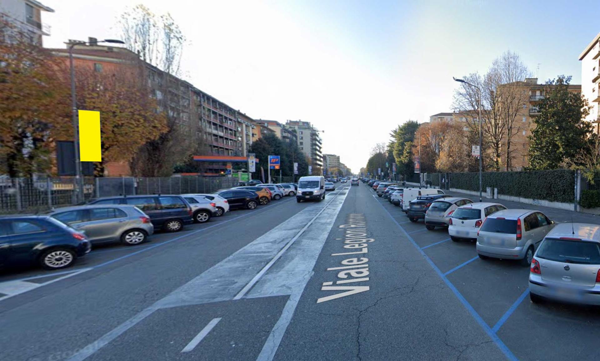 Impianto VERTICAL BANNER a Milano, in zona L’Esthétique Lea