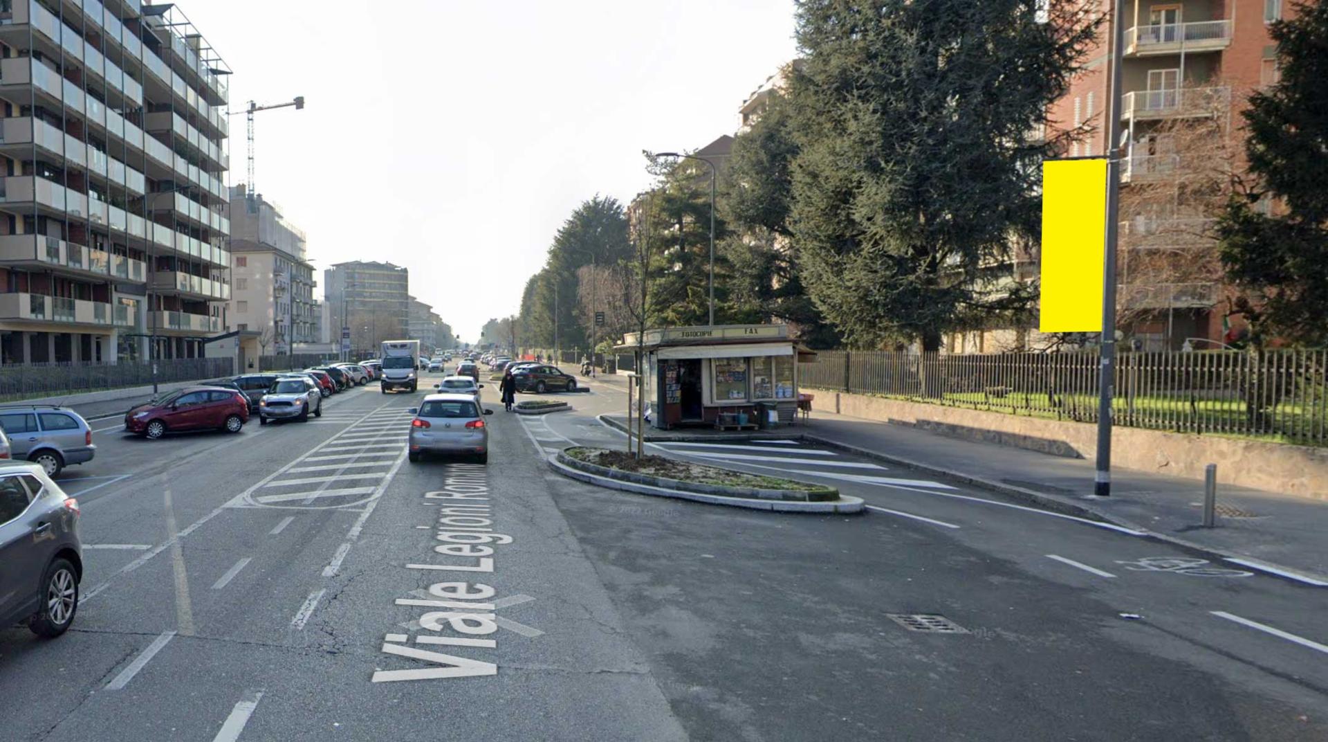 Impianto VERTICAL BANNER a Milano, in zona Rosario acconciature uomo