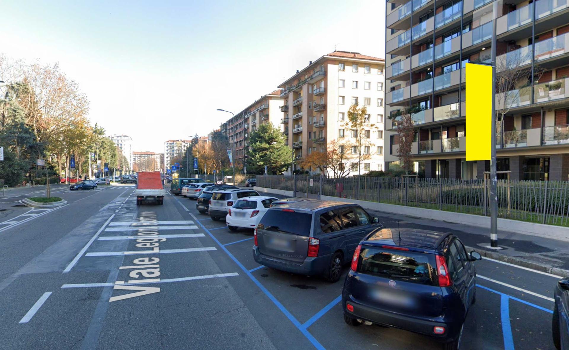 Impianto VERTICAL BANNER a Milano, in zona Rosario acconciature uomo