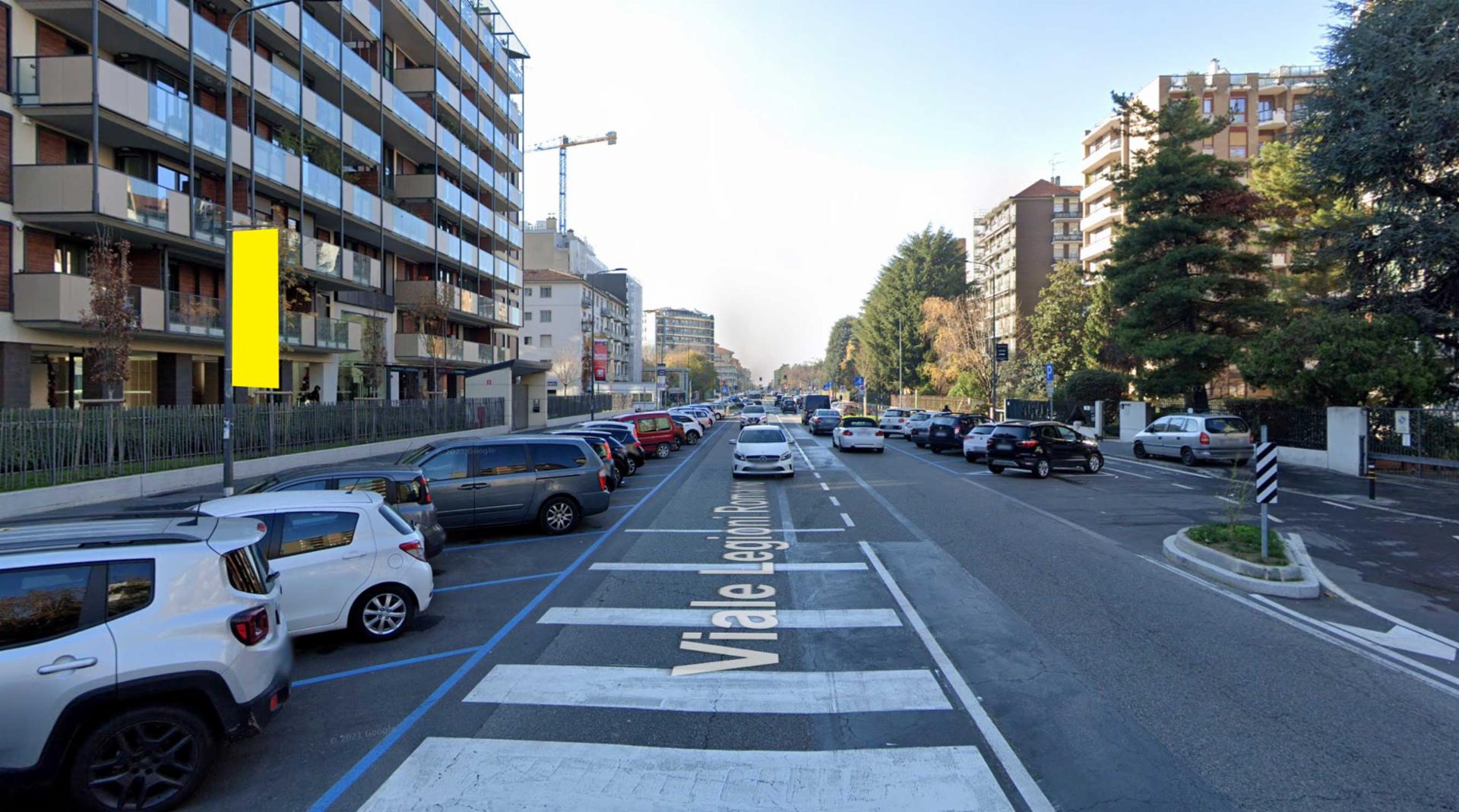 Impianto VERTICAL BANNER a Milano, in zona Rosario acconciature uomo