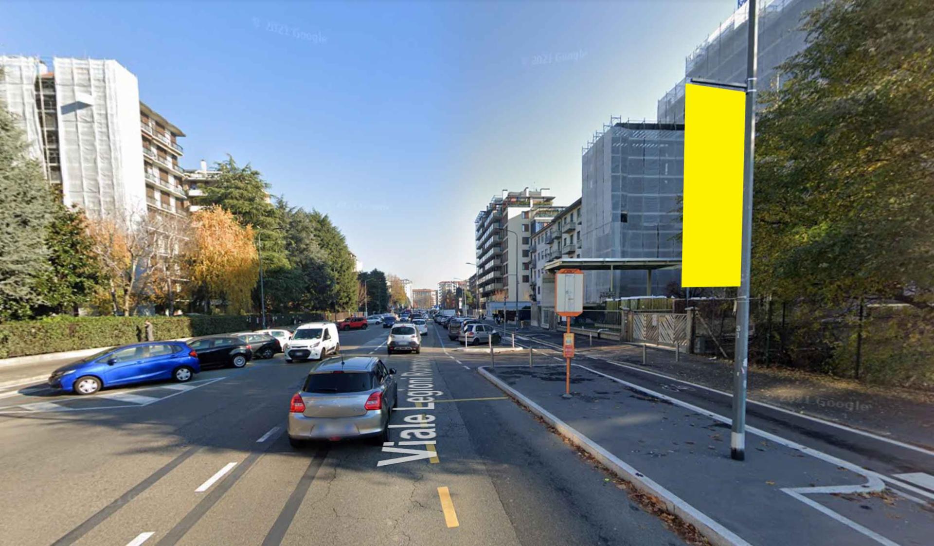 Impianto VERTICAL BANNER a Milano, in zona Runner store