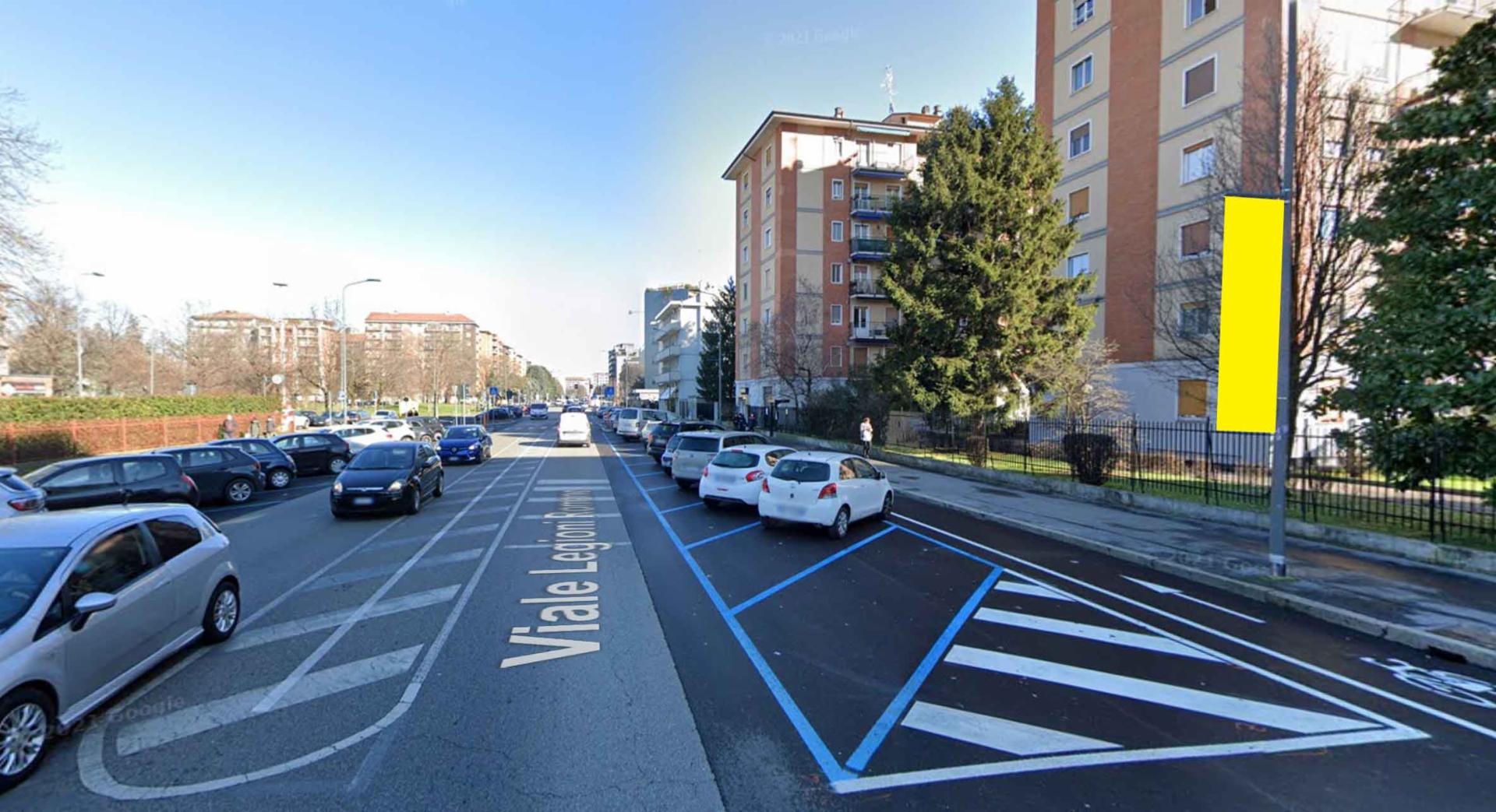 Impianto VERTICAL BANNER a Milano, in zona Milanesi Gelaterie Artigianali