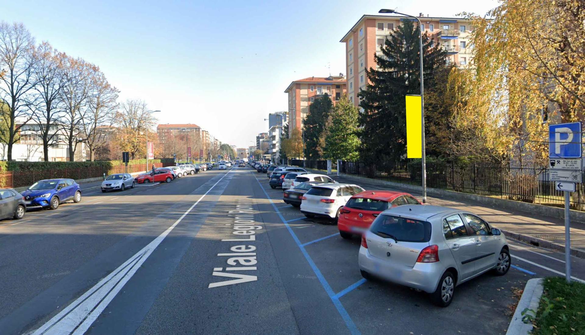 Impianto VERTICAL BANNER a Milano, in zona Milanesi Gelaterie Artigianali