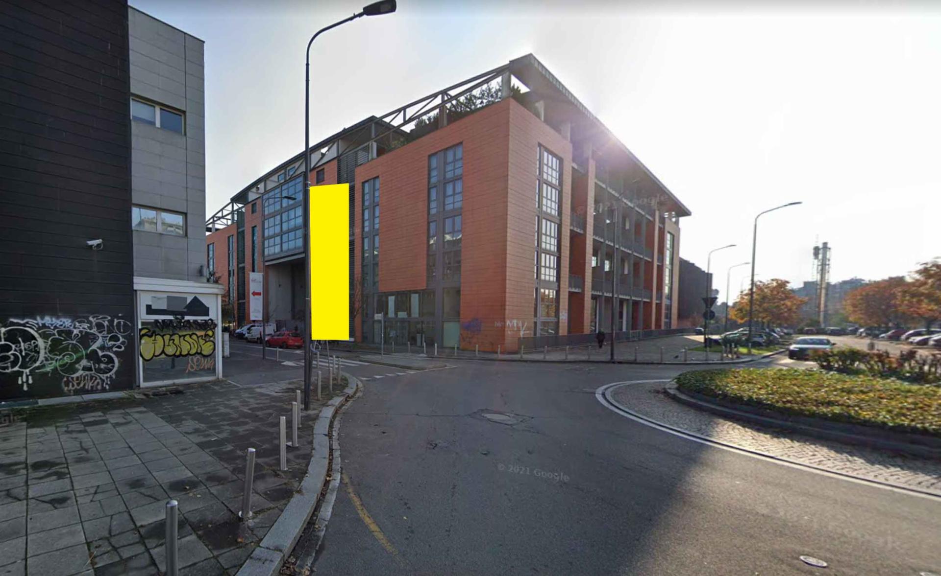 Impianto VERTICAL BANNER a Milano, in zona Porter House Milano