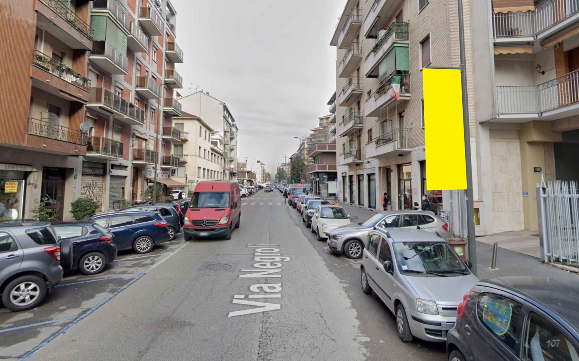 Impianto VERTICAL BANNER a Milano, in zona Bar tabacchi il pinguino miliardario