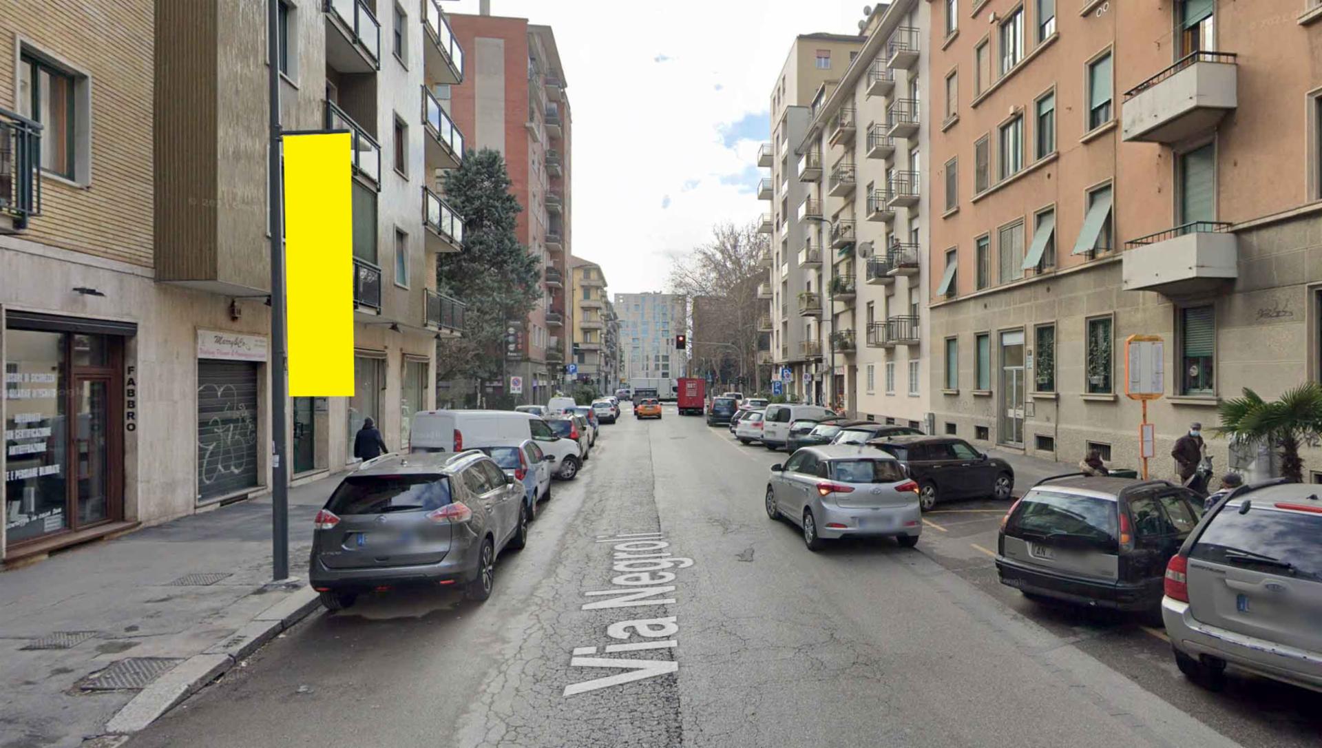 Impianto VERTICAL BANNER a Milano, in zona Bar tabacchi il pinguino miliardario