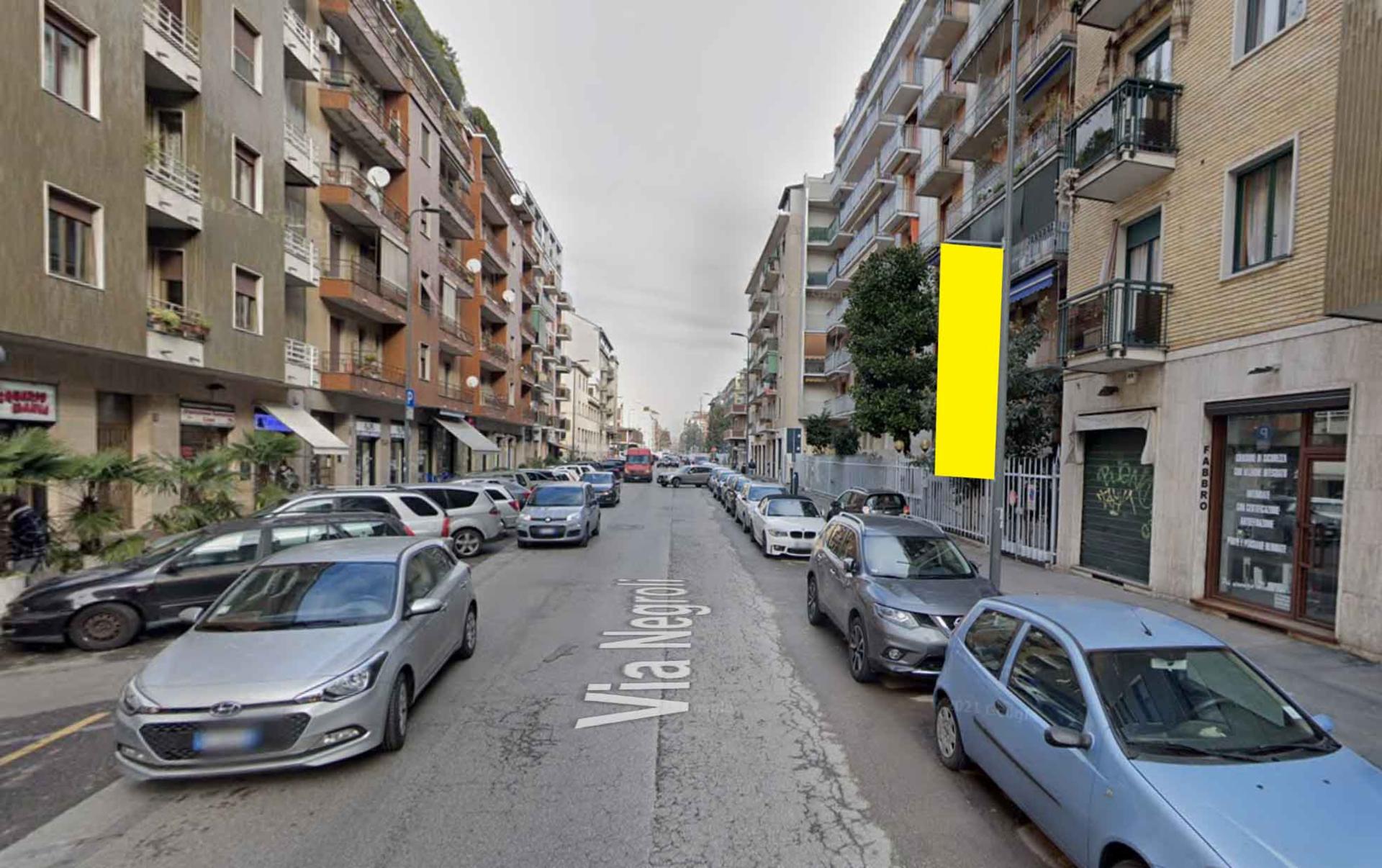 Impianto VERTICAL BANNER a Milano, in zona Bar tabacchi il pinguino miliardario