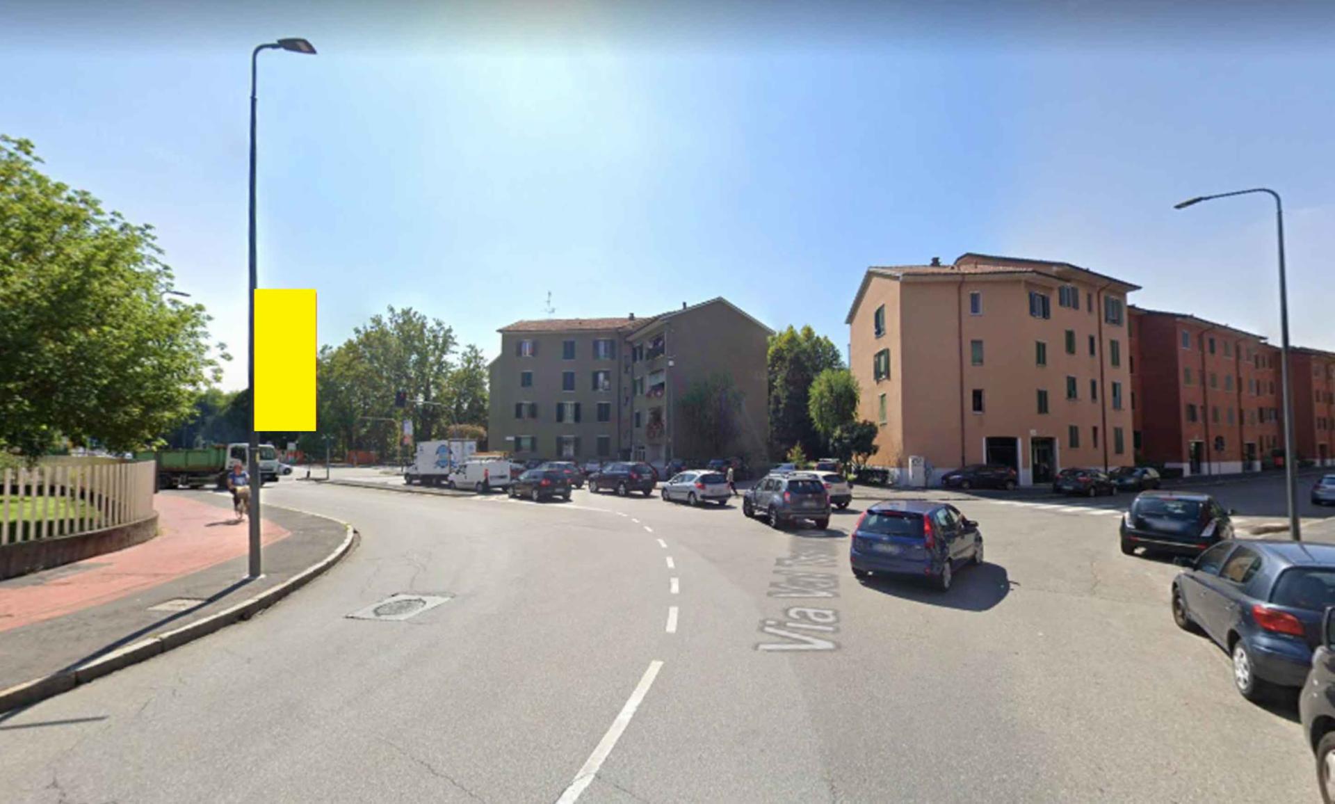 Impianto VERTICAL BANNER a Milano, in zona Scuola primaria Via Val Lagarina