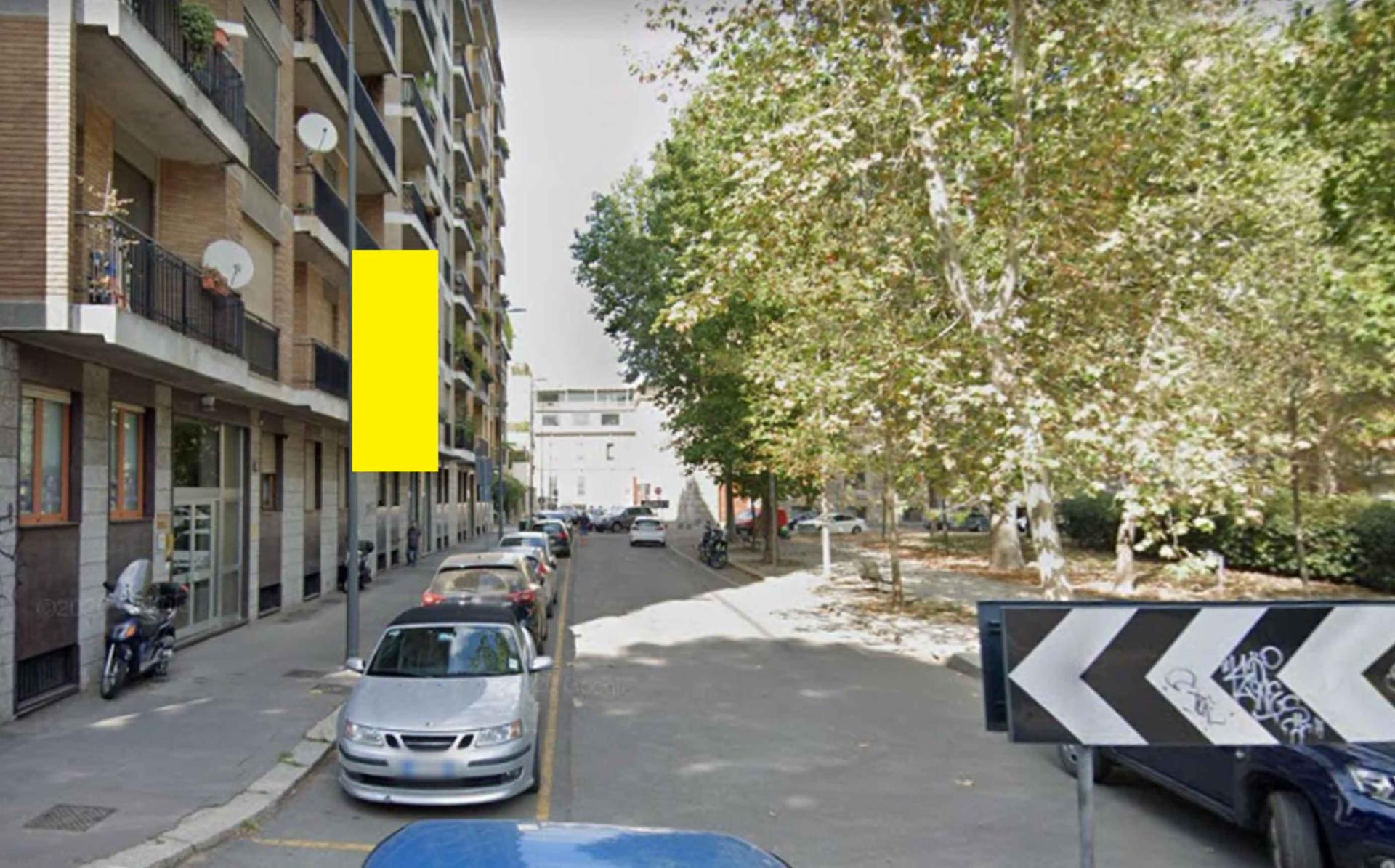 Impianto VERTICAL BANNER a Milano, in zona Pandy e Mucca
