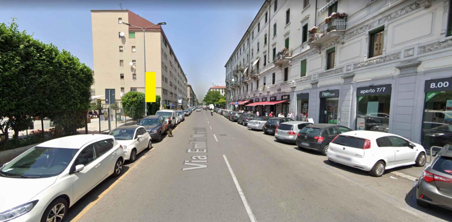 Impianto VERTICAL BANNER a Milano, in zona Pam