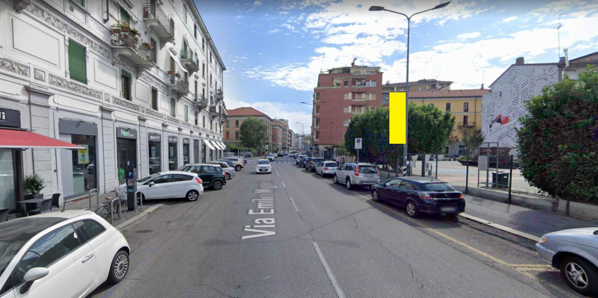 Impianto VERTICAL BANNER a Milano, in zona Pam