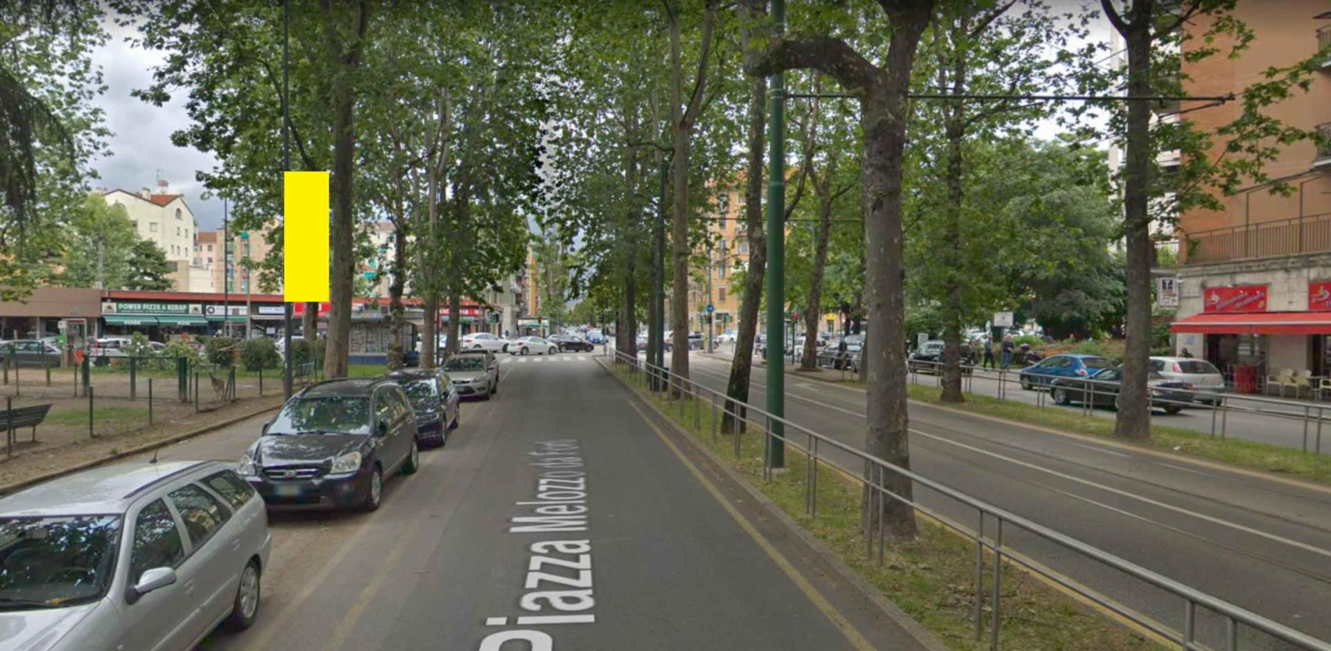 Impianto VERTICAL BANNER a Milano, in zona NaturaSì