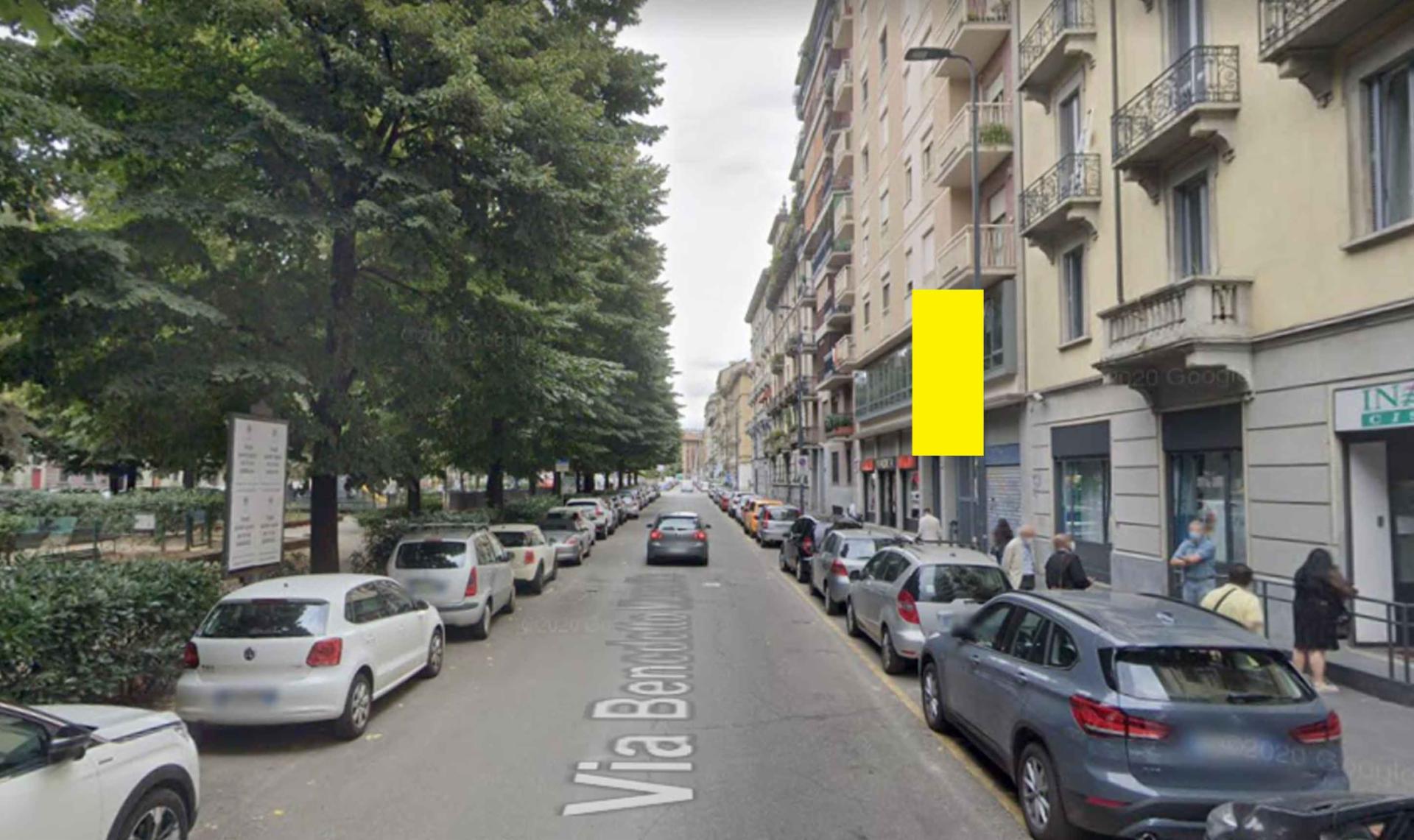 Impianto VERTICAL BANNER a Milano, in zona Madica