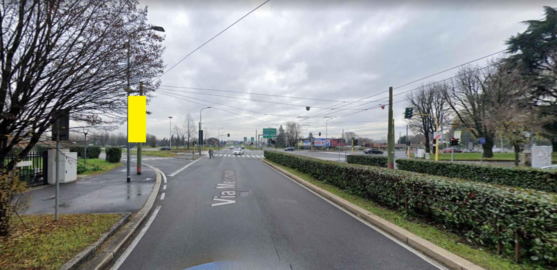 Impianto VERTICAL BANNER a Milano, in zona Bagutto