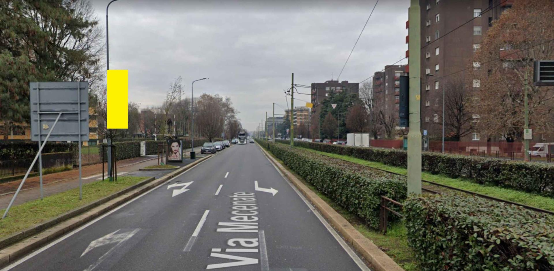 Impianto VERTICAL BANNER a Milano, in zona Bagutto
