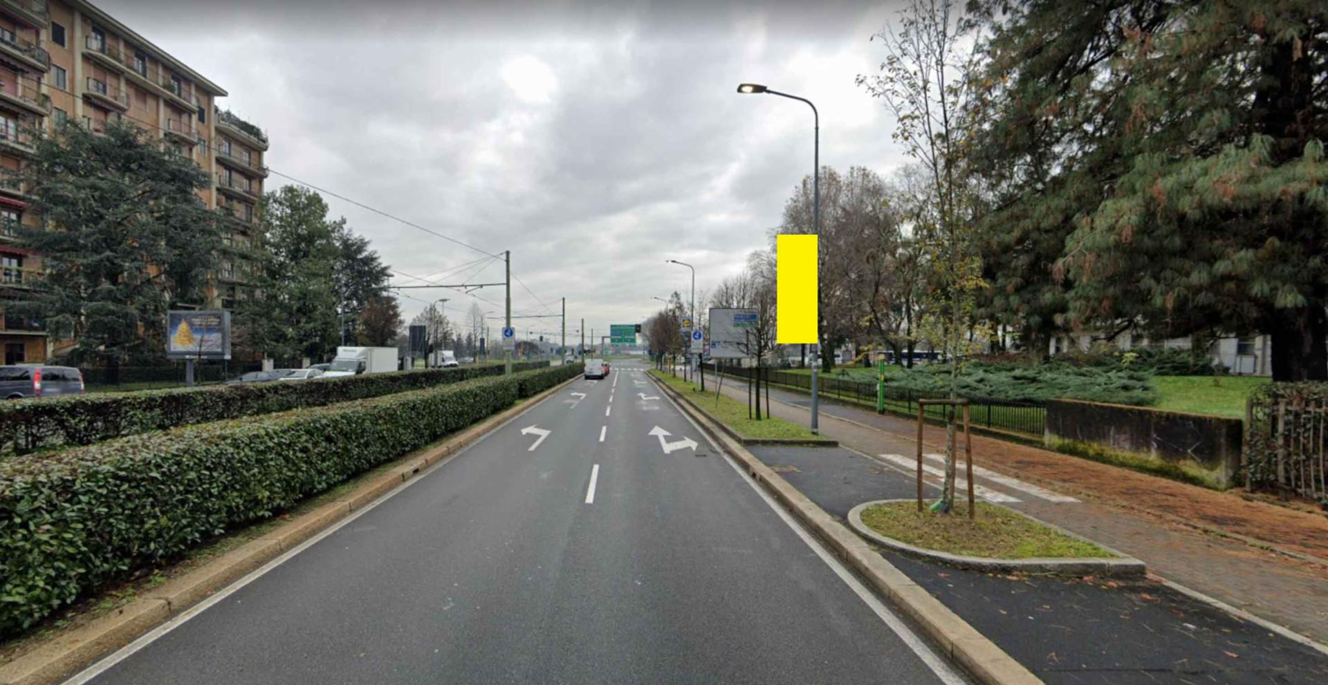 Impianto VERTICAL BANNER a Milano, in zona Bagutto