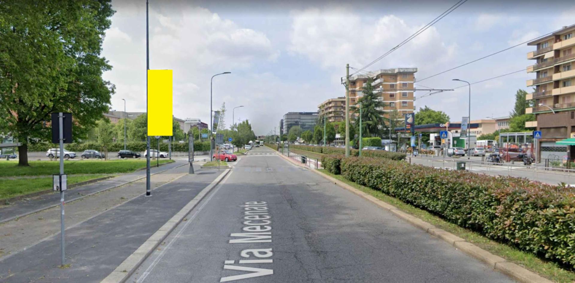 Impianto VERTICAL BANNER a Milano, in zona Bella Alice