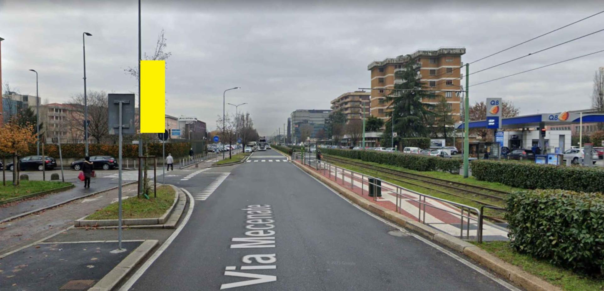 Impianto VERTICAL BANNER a Milano, in zona Bella Alice