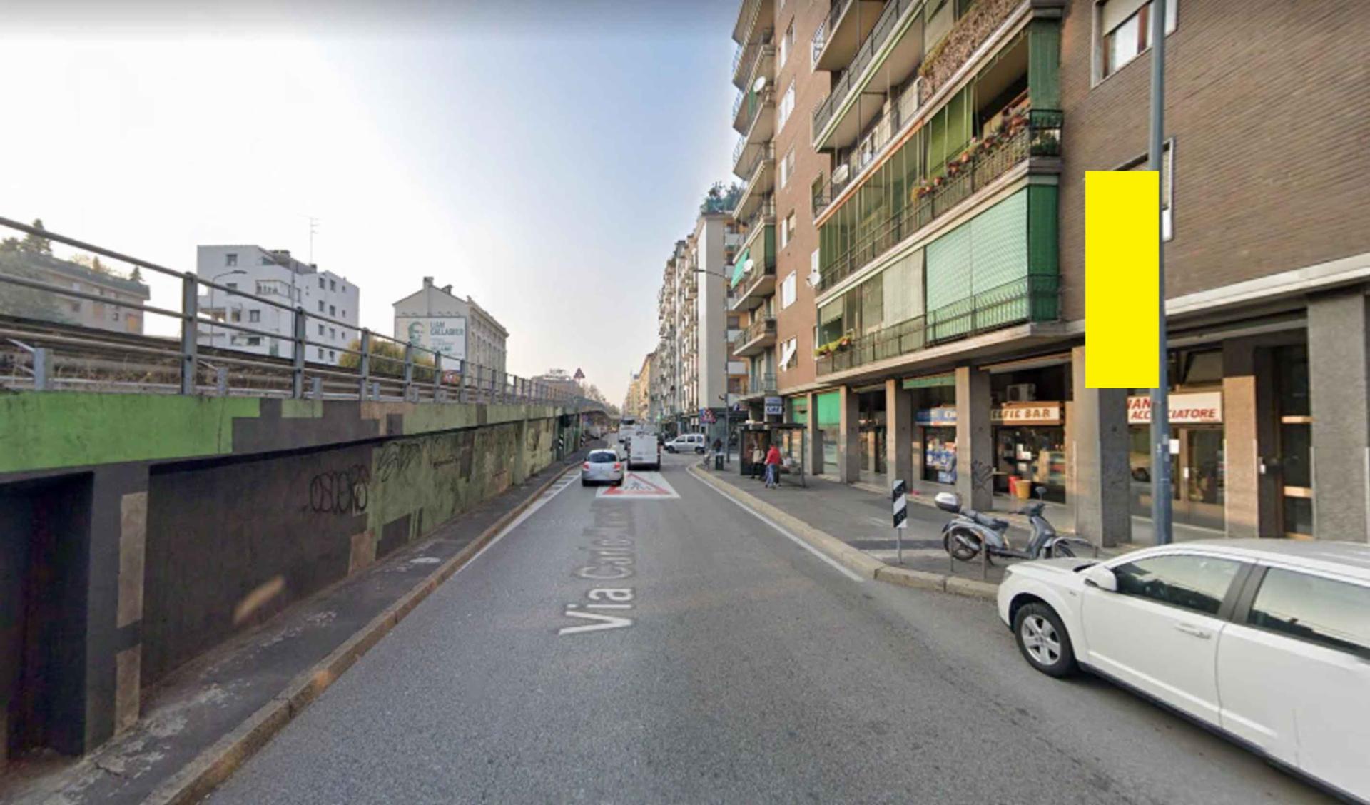 Impianto VERTICAL BANNER a Milano, in zona Gianni Acconciatore