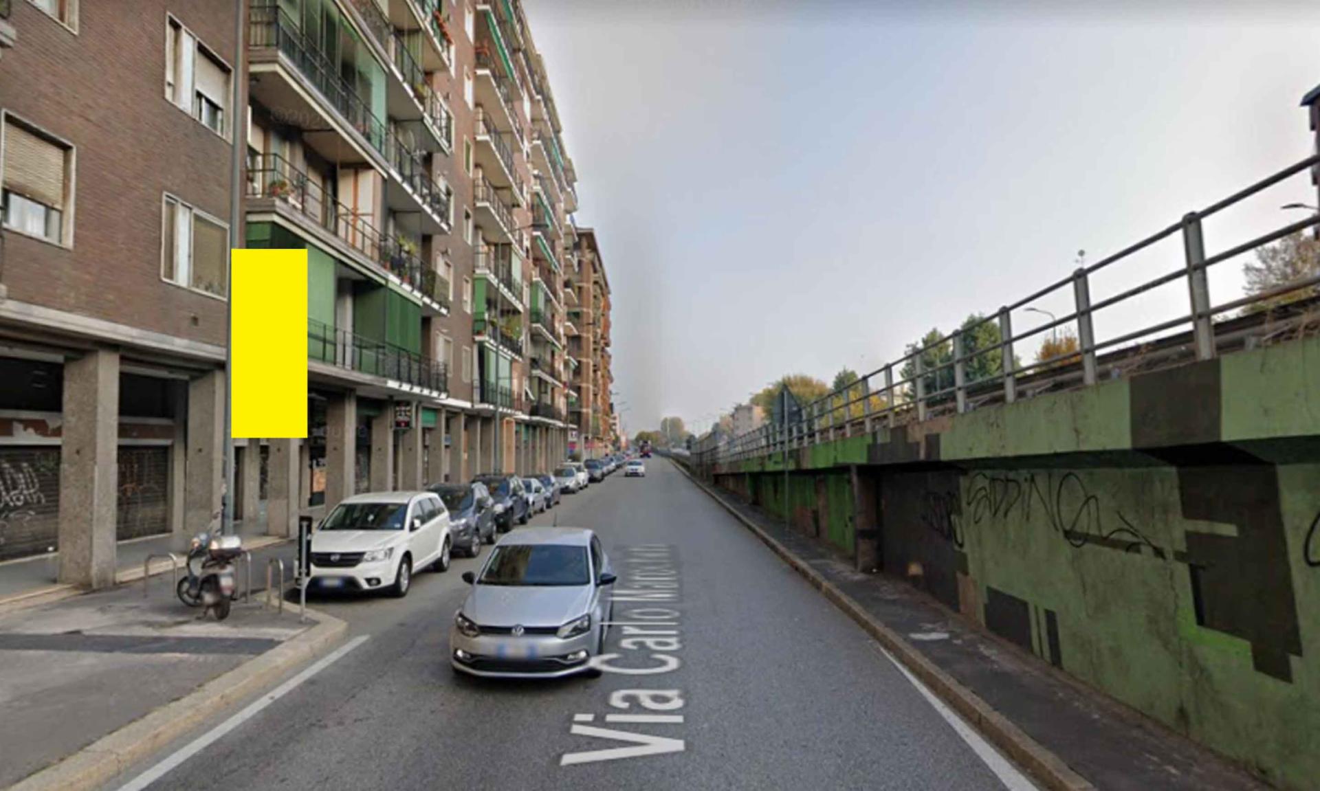 Impianto VERTICAL BANNER a Milano, in zona Gianni Acconciatore