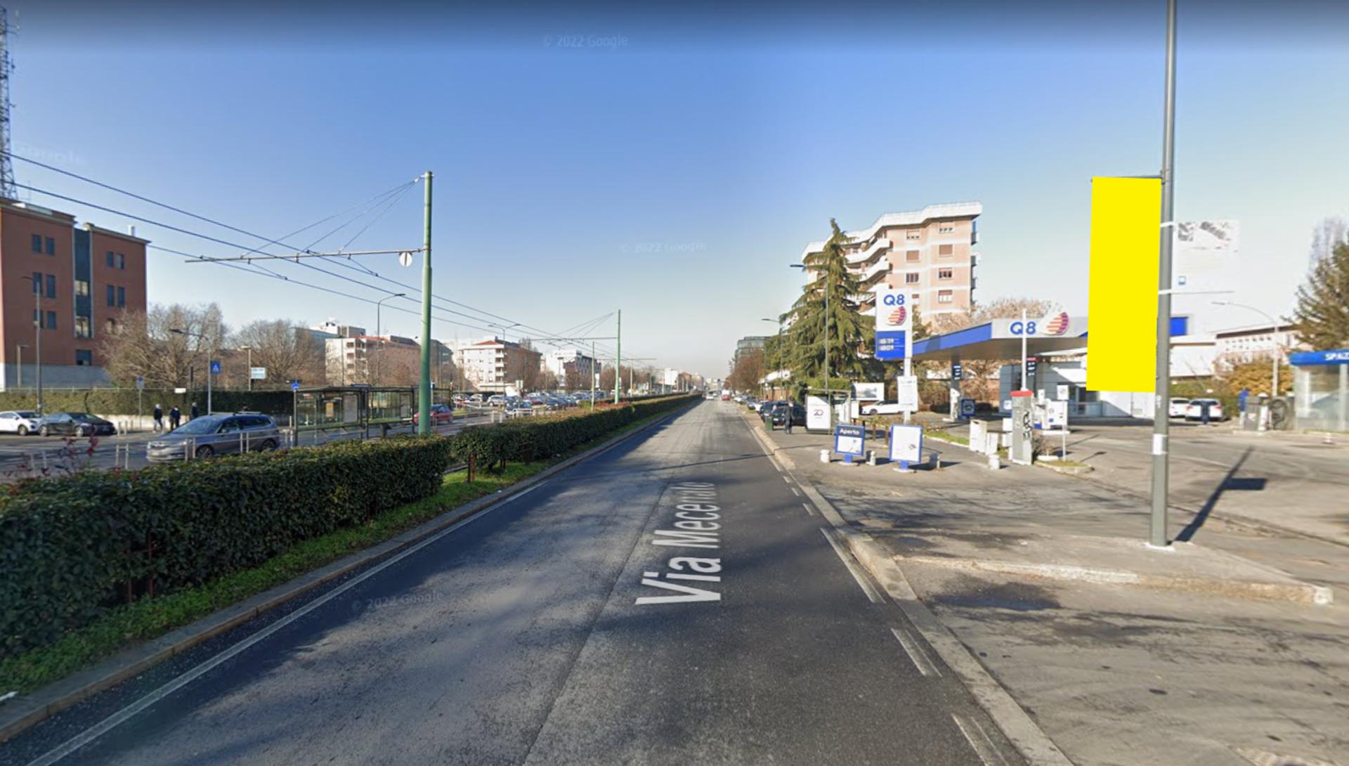 Impianto VERTICAL BANNER a Milano, in zona Bella Alice