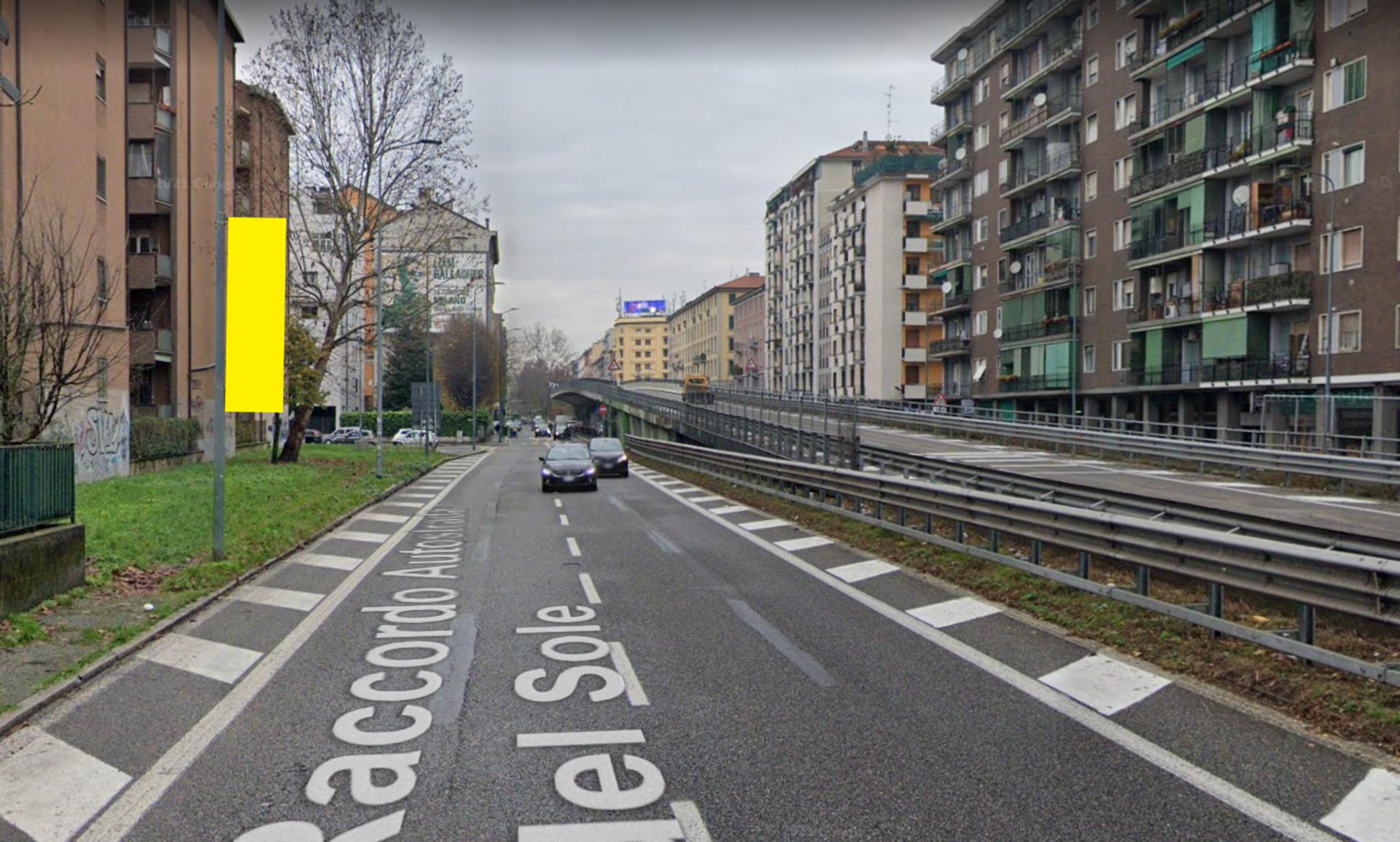 Impianto VERTICAL BANNER a Milano, in zona Roberta