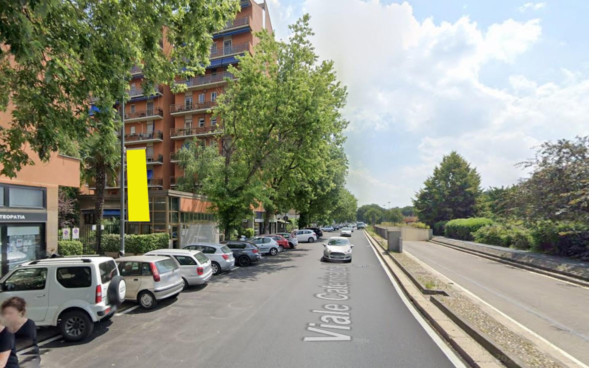 Impianto VERTICAL BANNER a Milano, in zona Gioielleria Bande Nere
