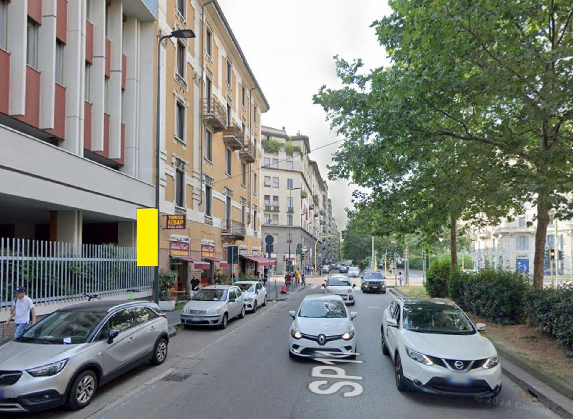 Impianto VERTICAL BANNER a Milano, in zona Pepperina