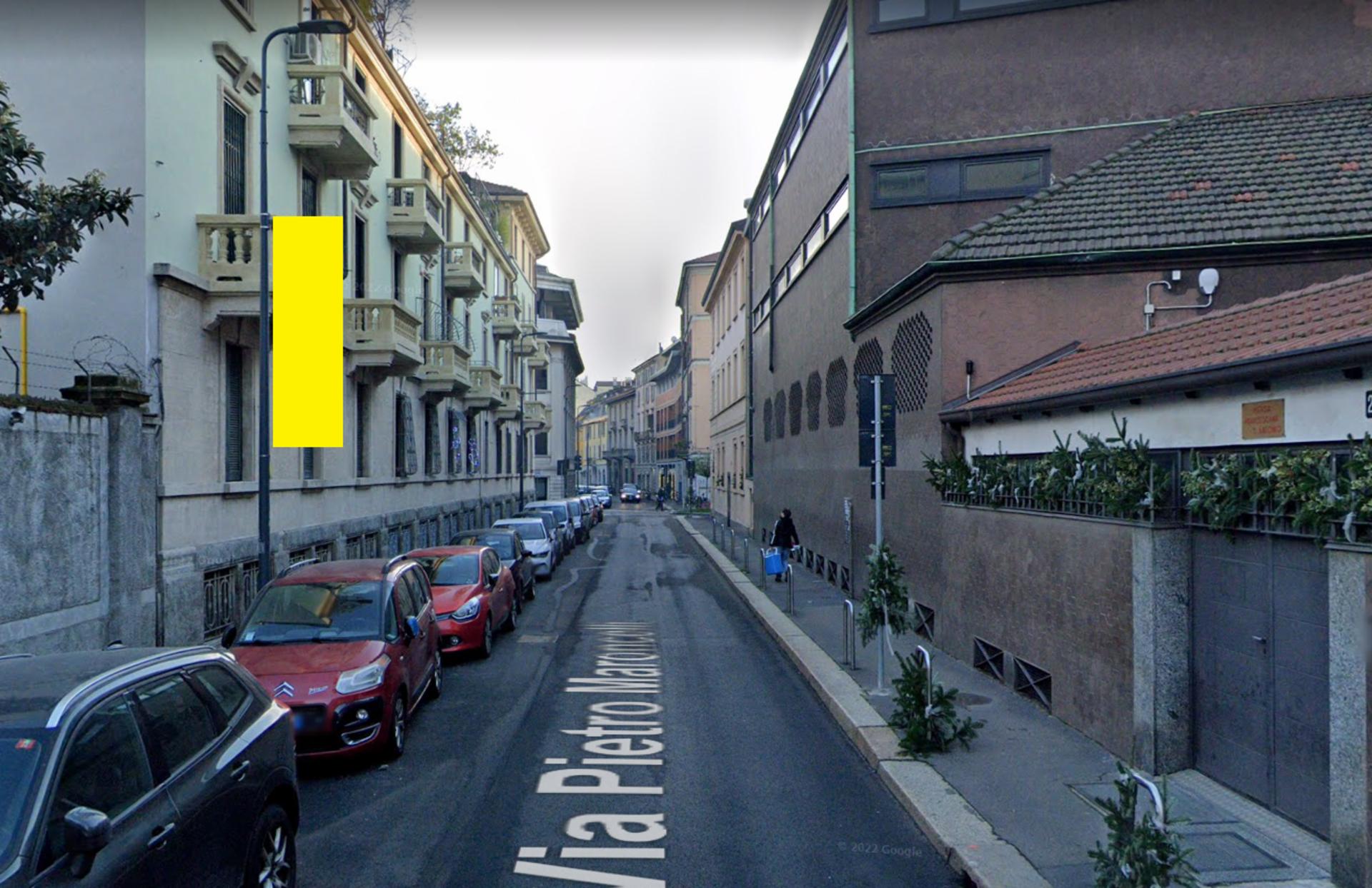 Impianto VERTICAL BANNER a Milano, in zona On The Road