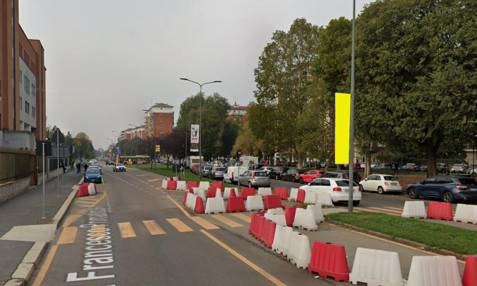 Impianto VERTICAL BANNER a Milano, in zona Bar Jessica