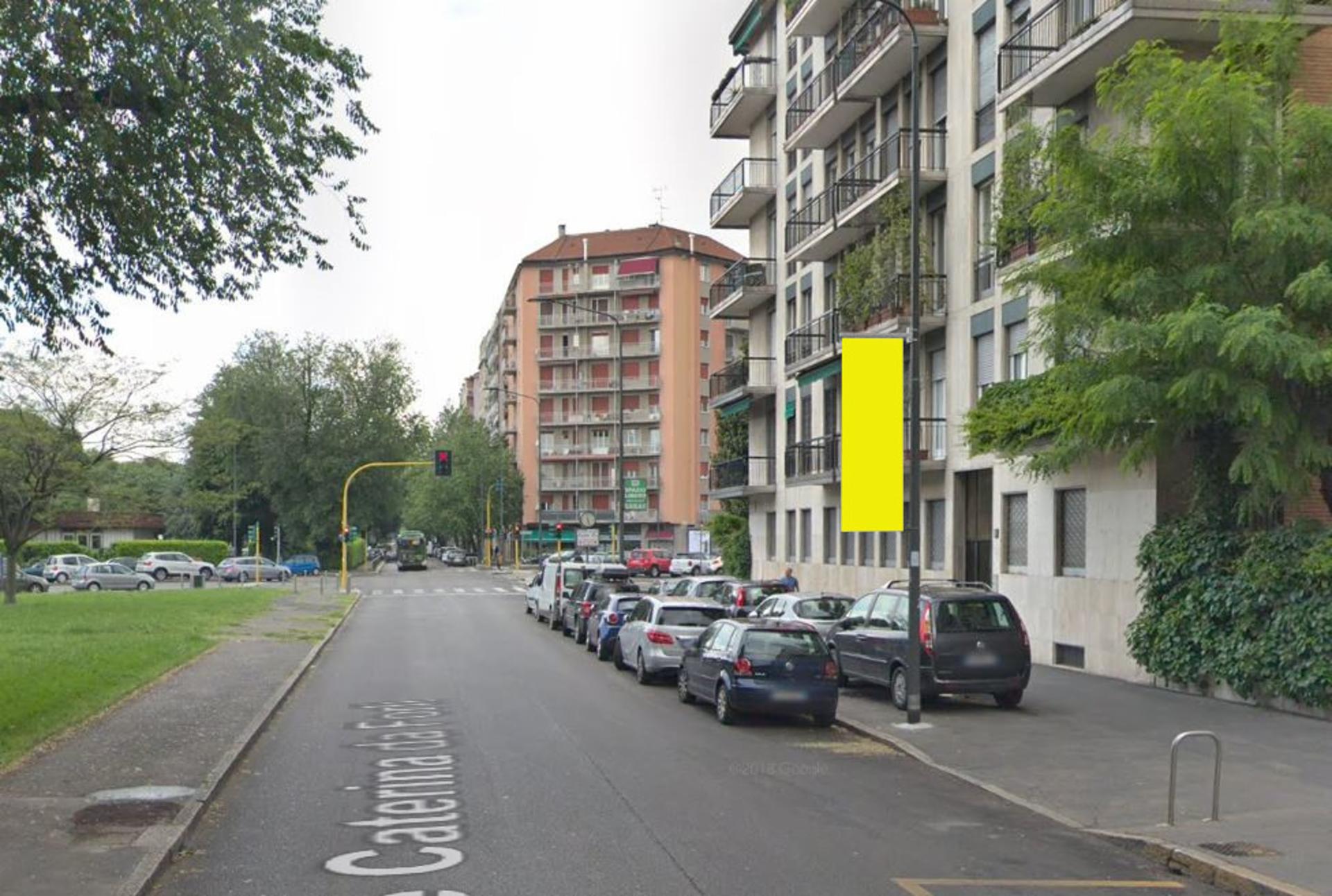 Impianto VERTICAL BANNER a Milano, in zona Bar Crisa