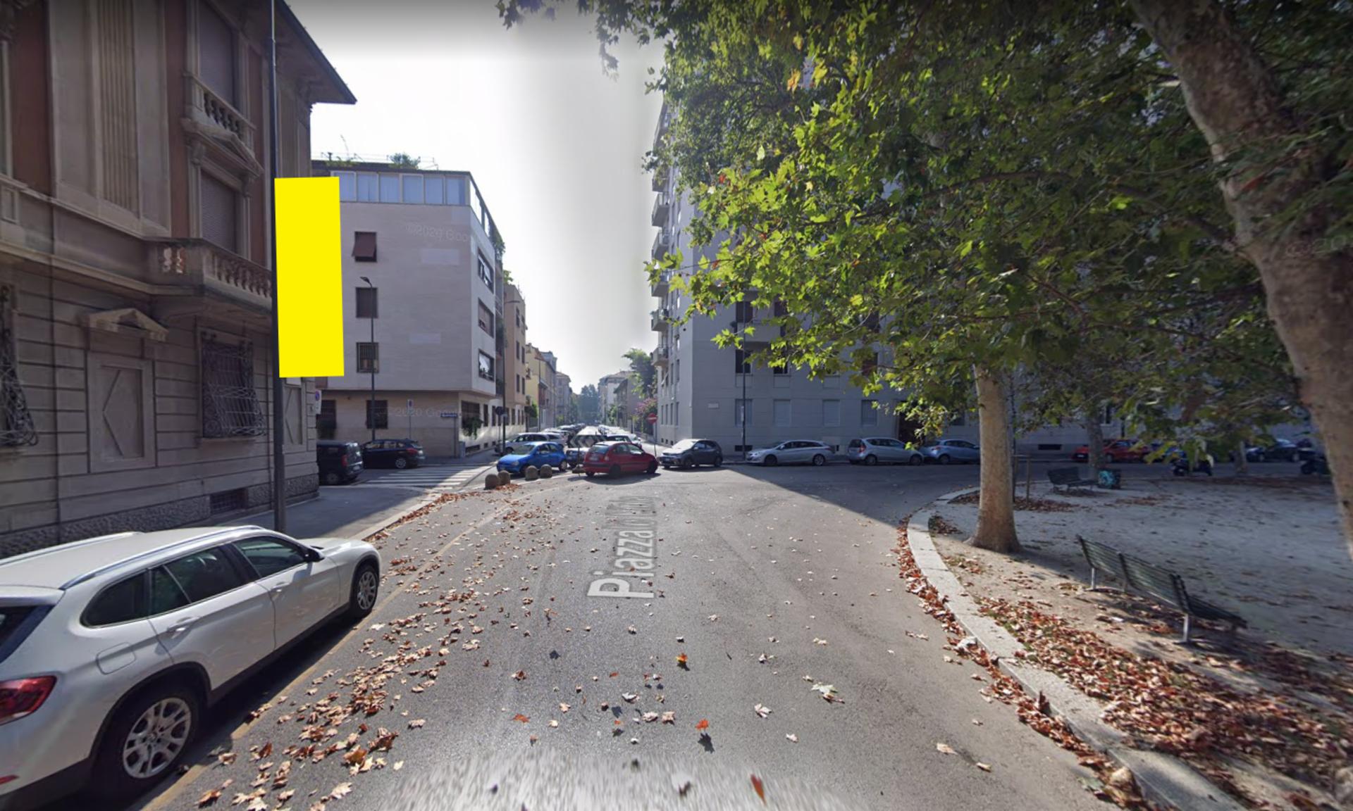 Impianto VERTICAL BANNER a Milano, in zona Gelaterie milanesi