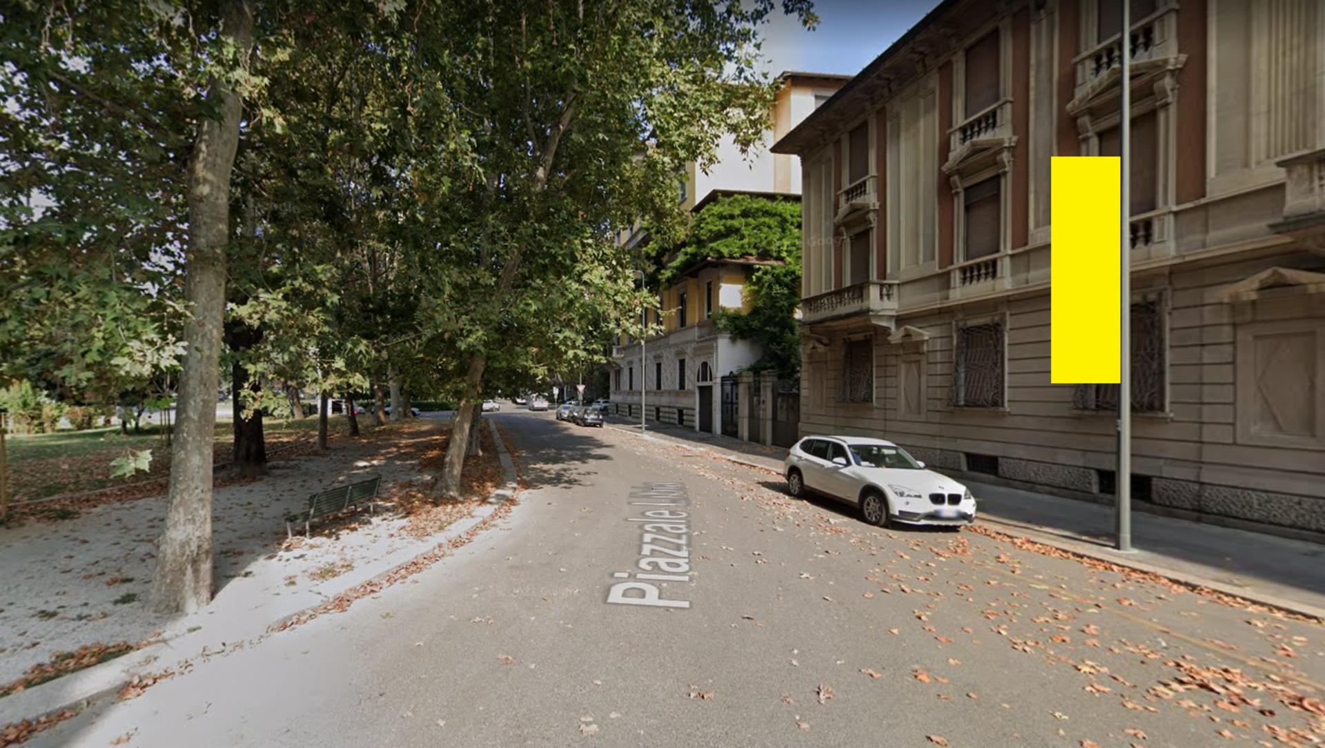 Impianto VERTICAL BANNER a Milano, in zona Gelaterie milanesi