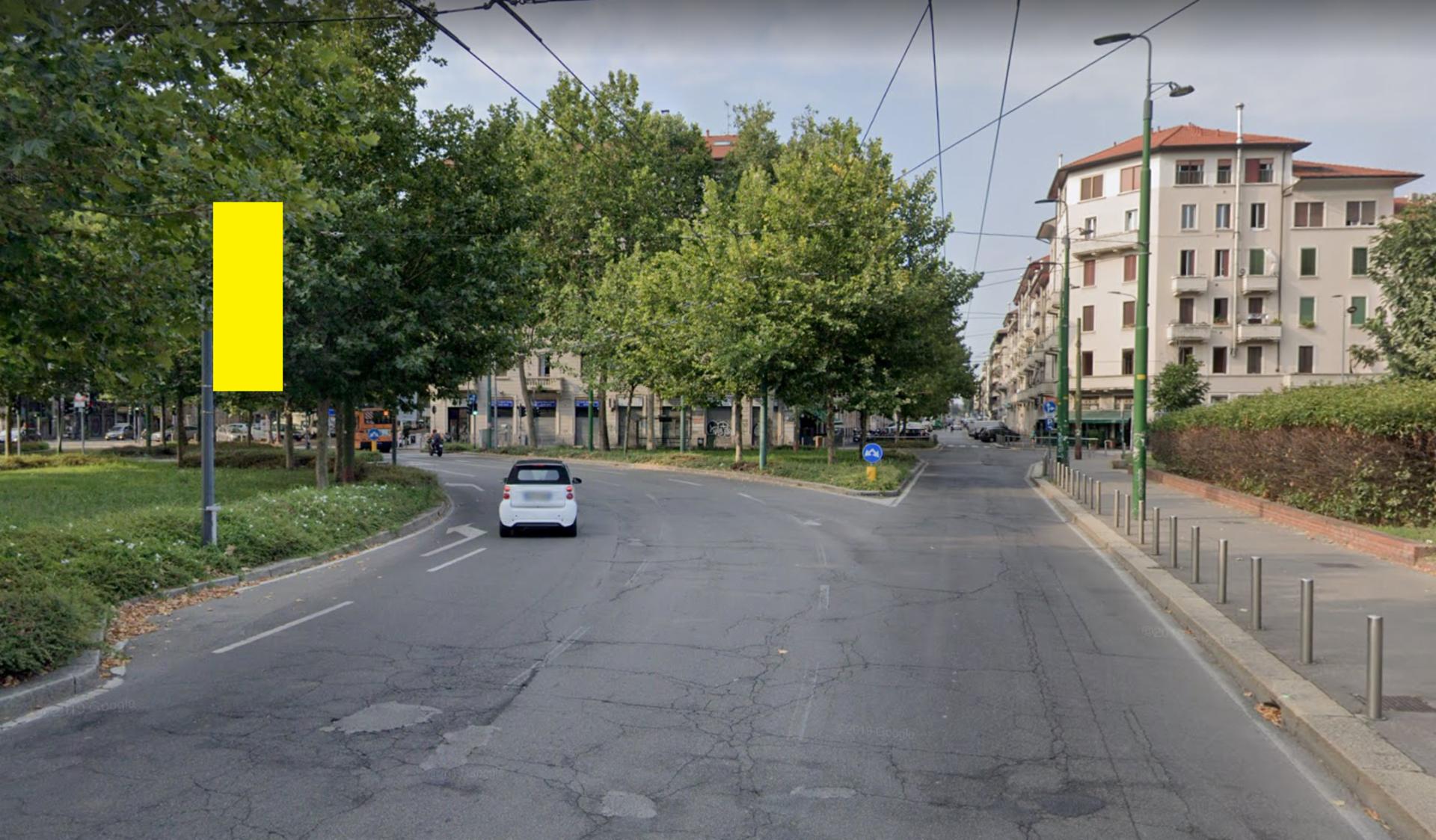 Impianto VERTICAL BANNER a Milano, in zona Vecchi Sapori
