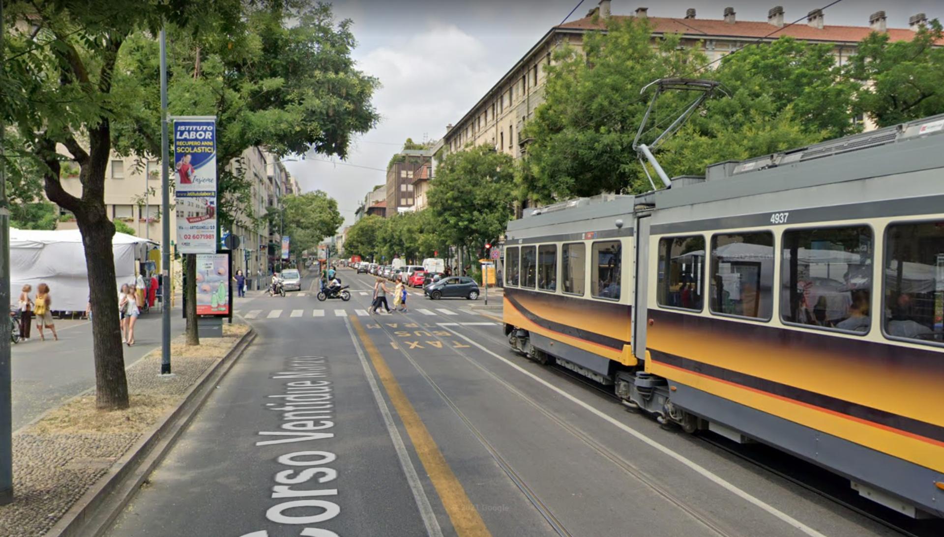 Impianto VERTICAL BANNER a Milano, in zona Ascot