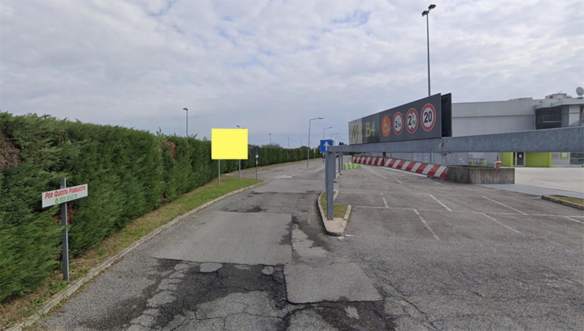 Impianto CARTELLONISTICA a Cerro Maggiore, in zona Bowling Space - Cerro Maggiore