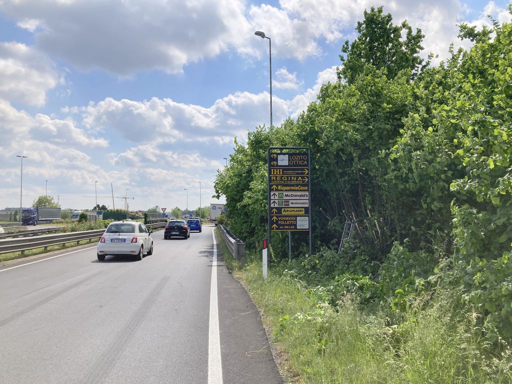 Impianto FRECCE / PREINSEGNE a Cernusco Lombardone, in zona Esselunga