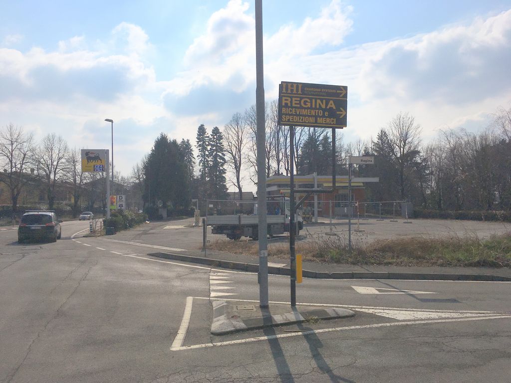 Impianto FRECCE / PREINSEGNE a Cernusco Lombardone, in zona McDonald's