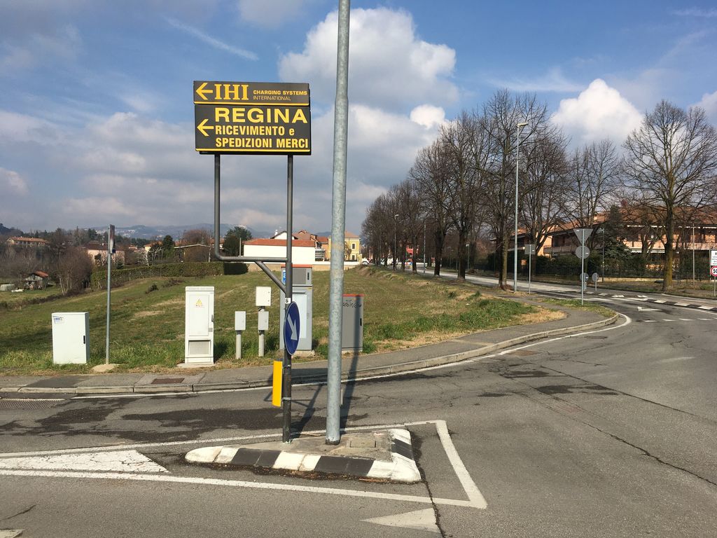 Impianto FRECCE / PREINSEGNE a Cernusco Lombardone, in zona McDonald's